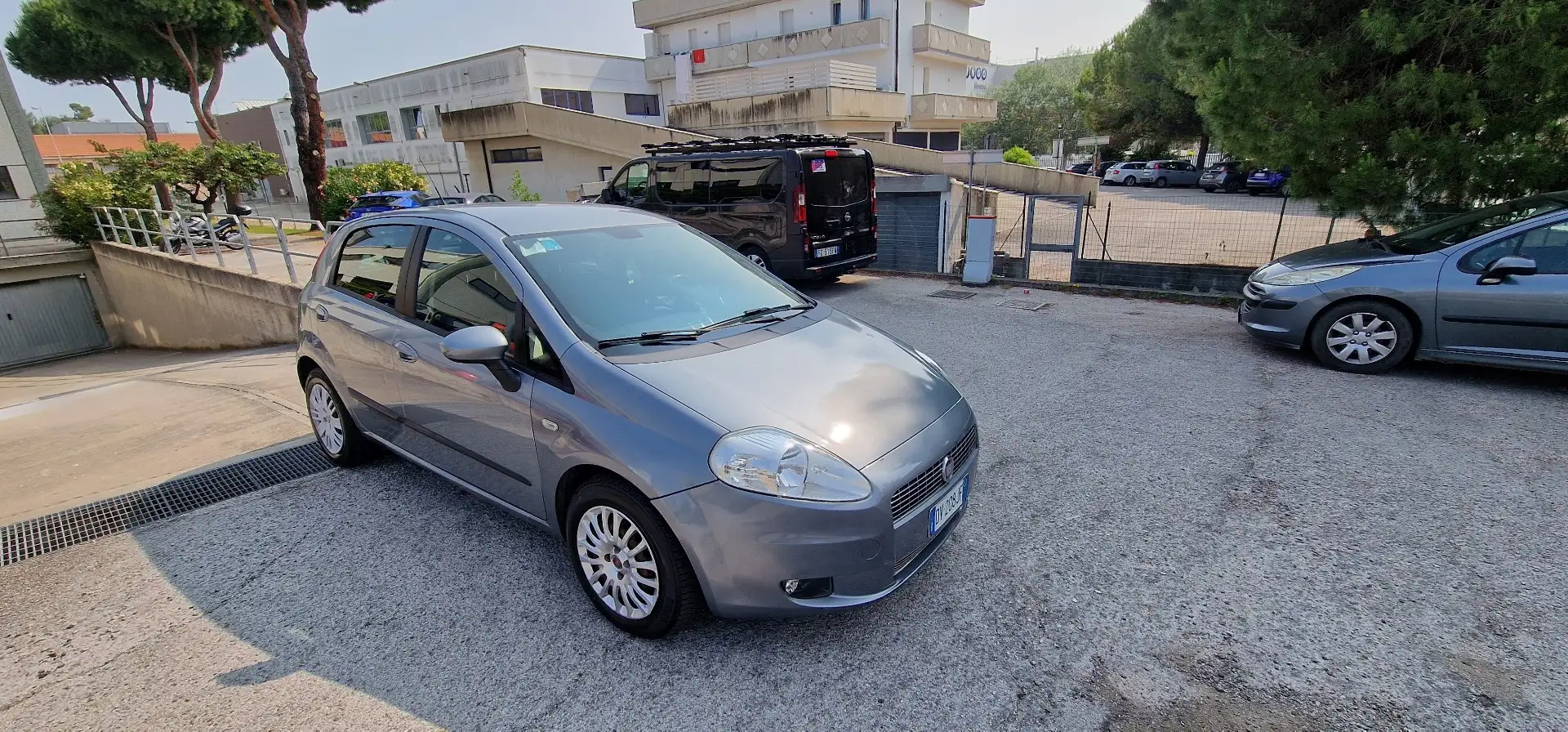 Fiat Grande Punto 5p 1.3 mjt 16v Dynamic c/esp 75cv - 1