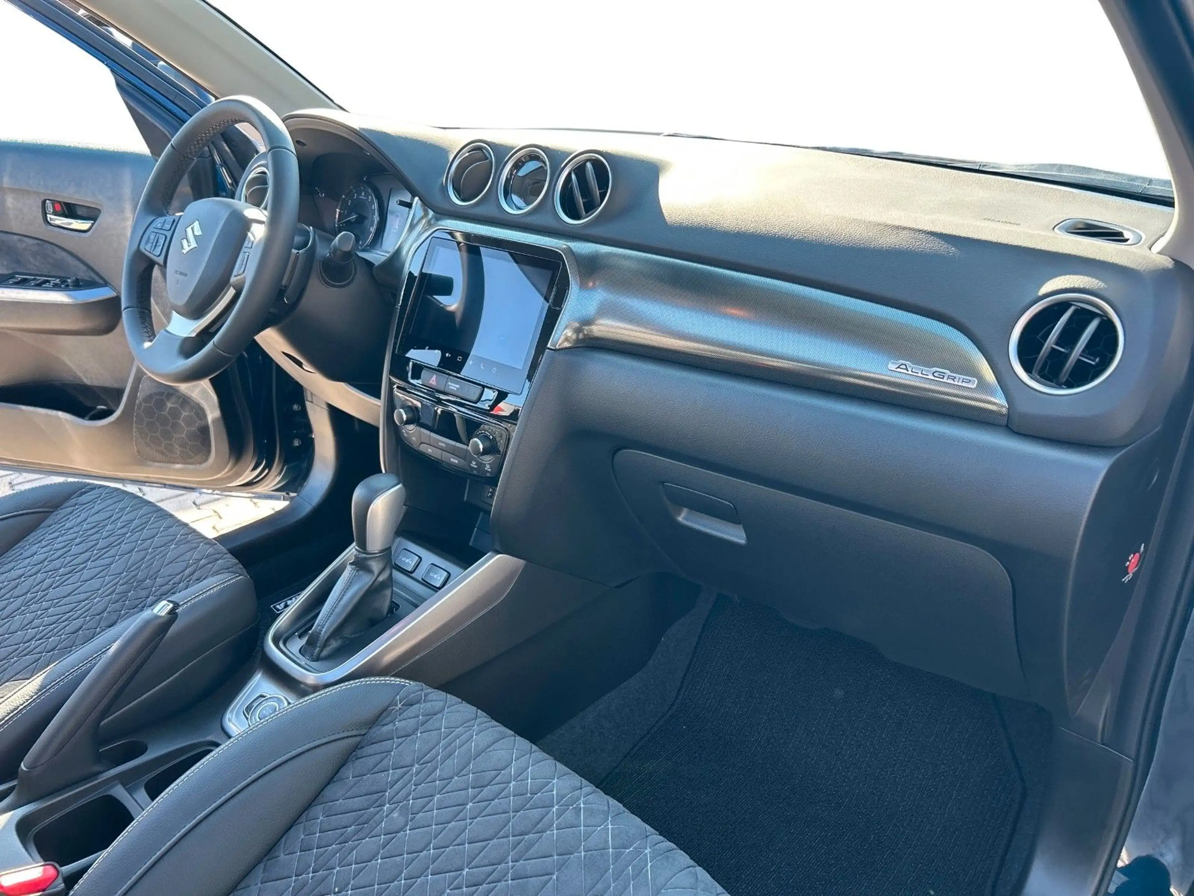 Suzuki Vitara 1.4 BOOSTERJET Hybrid Comfort+ AT Allgrip — photo 13