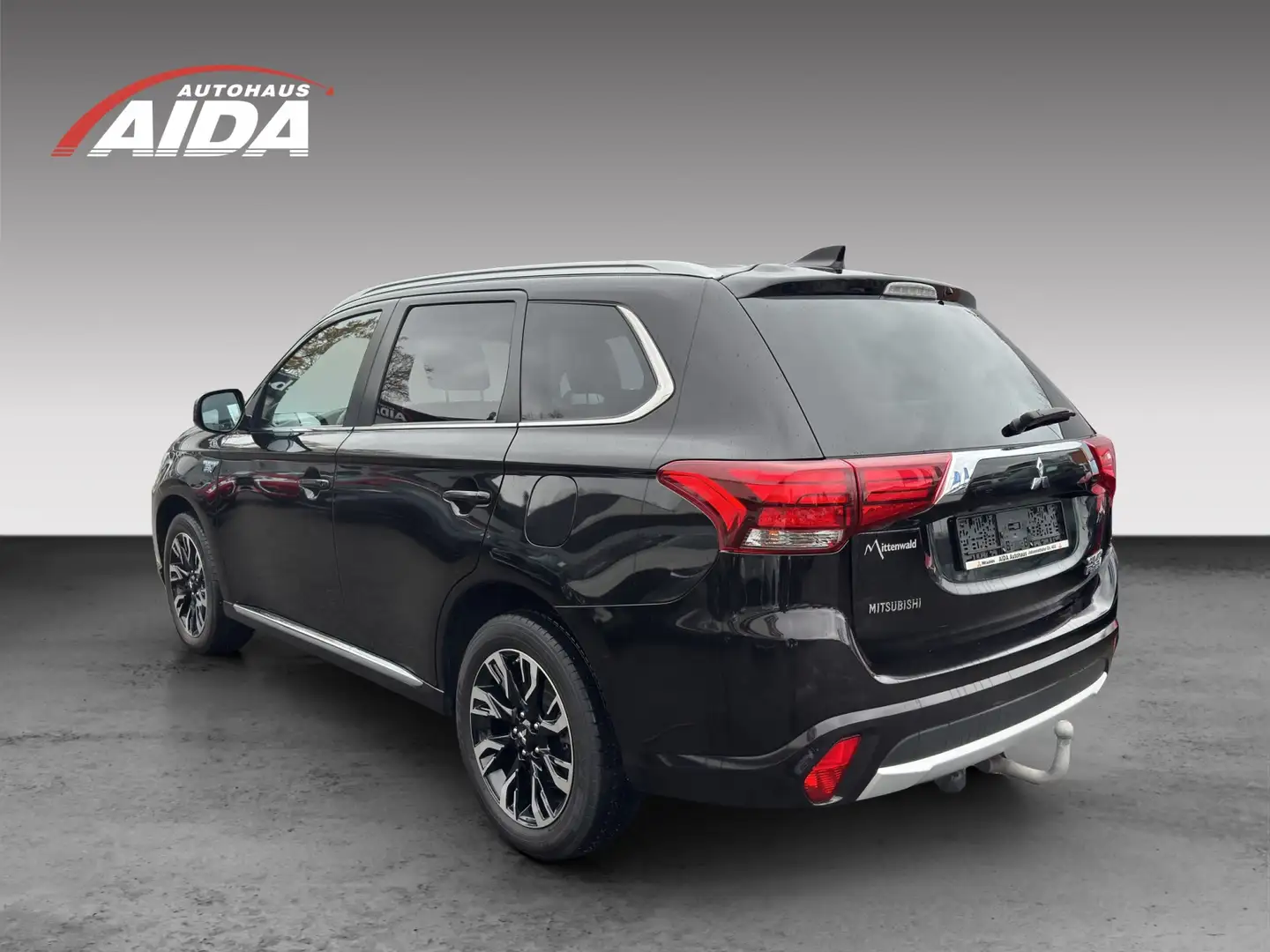 Mitsubishi Outlander 2.0 PHEV Plus 4WD Schwarz - 2