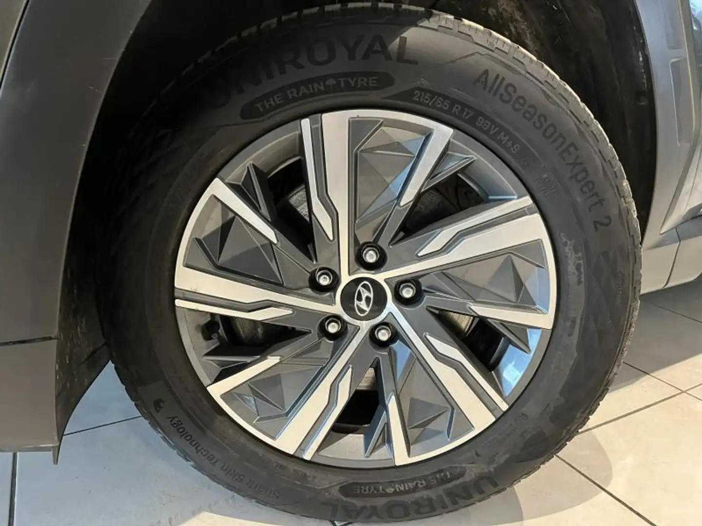Hyundai TUCSON 1.6CRDi 115cv 2022 Carplay/Navi/Camera/Clim Gris - 2