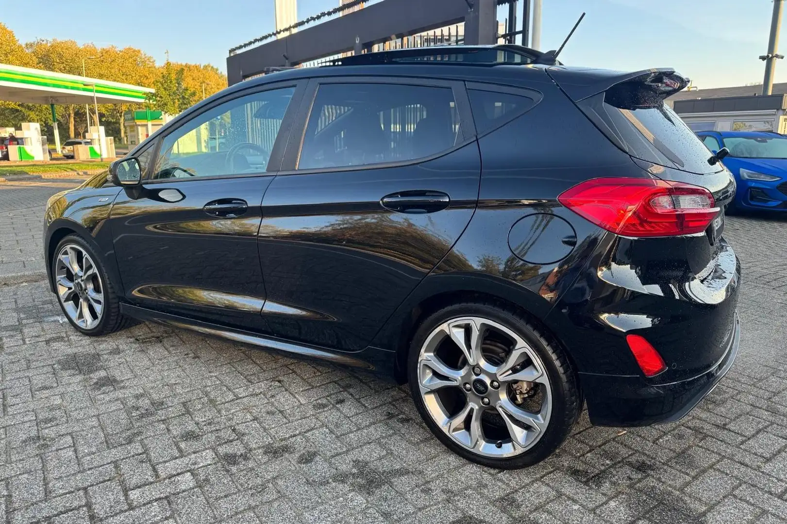 Ford Fiesta 1.0 EcoBoost ST-Line | Panoramadak | 18 inch | Lig Noir - 2