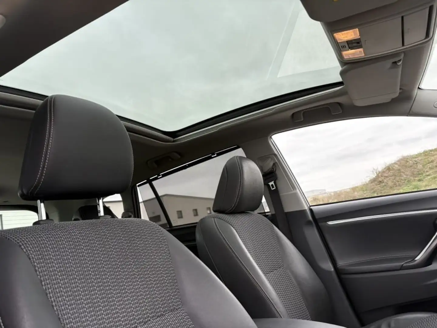 Toyota Verso 2.2 D-4D Automatik Executive - 1