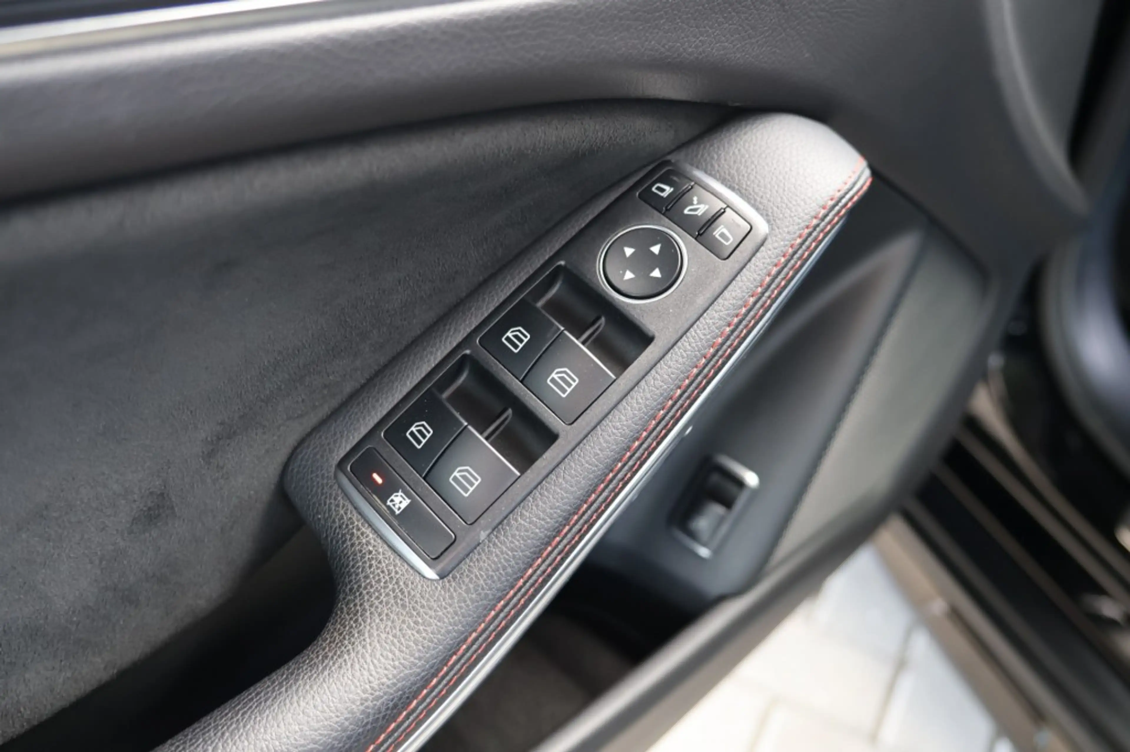 Mercedes-Benz GLA 180 180 AMG *LED*CARPLAY*TREKHAAK*CLIMA*NIGHTPAKKET*KE — photo 18