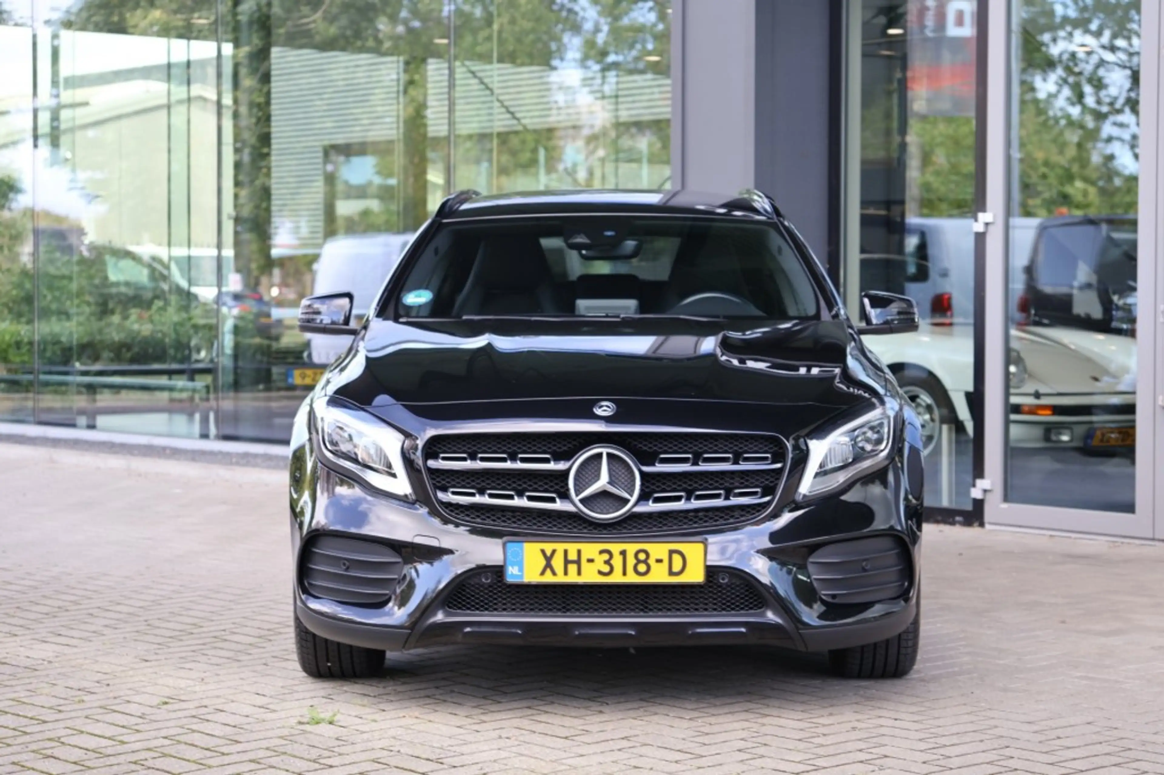 Mercedes-Benz GLA 180 180 AMG *LED*CARPLAY*TREKHAAK*CLIMA*NIGHTPAKKET*KE — photo 3
