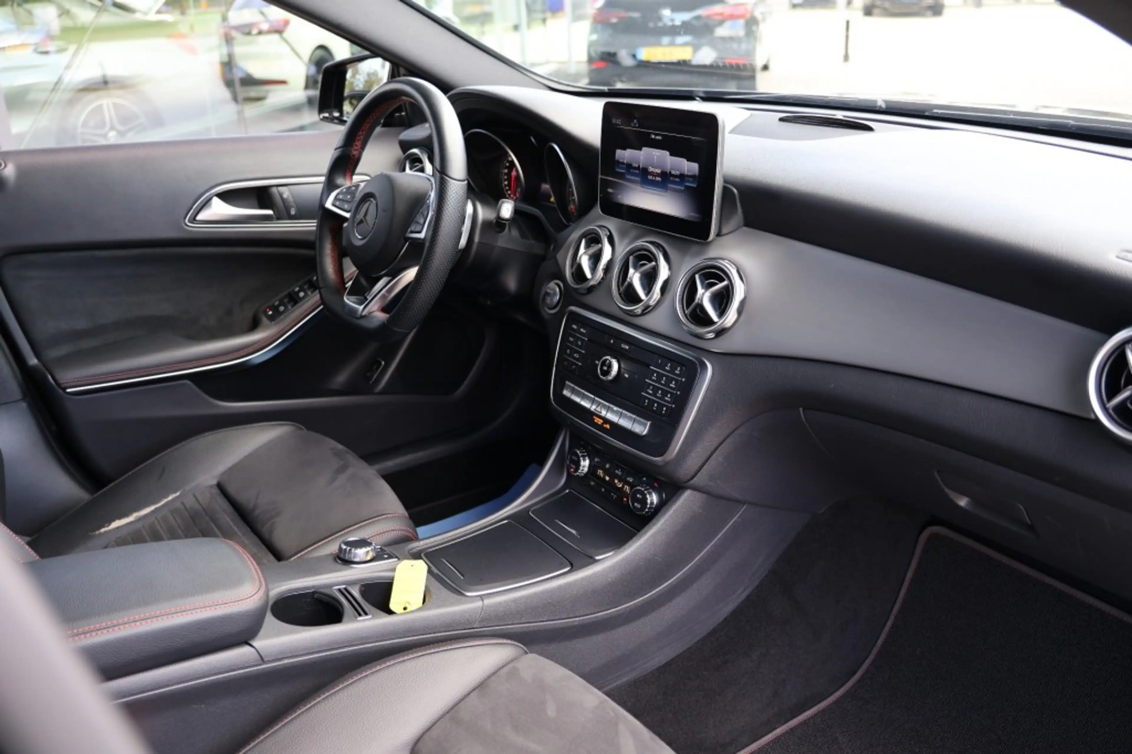 Mercedes-Benz GLA 180 180 AMG *LED*CARPLAY*TREKHAAK*CLIMA*NIGHTPAKKET*KE — photo 10