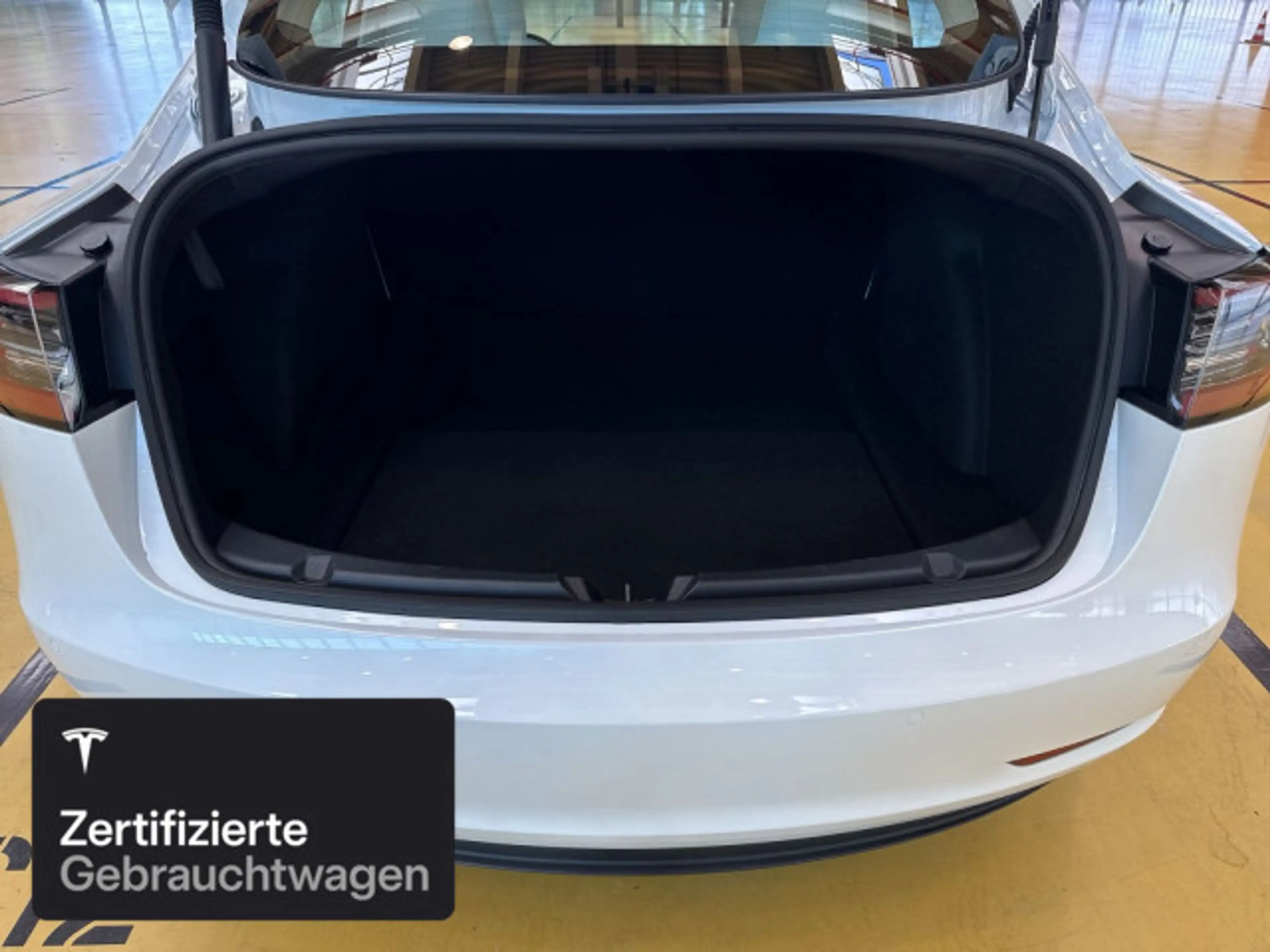 Tesla Model 3 Rear-Wheel Drive — photo 9
