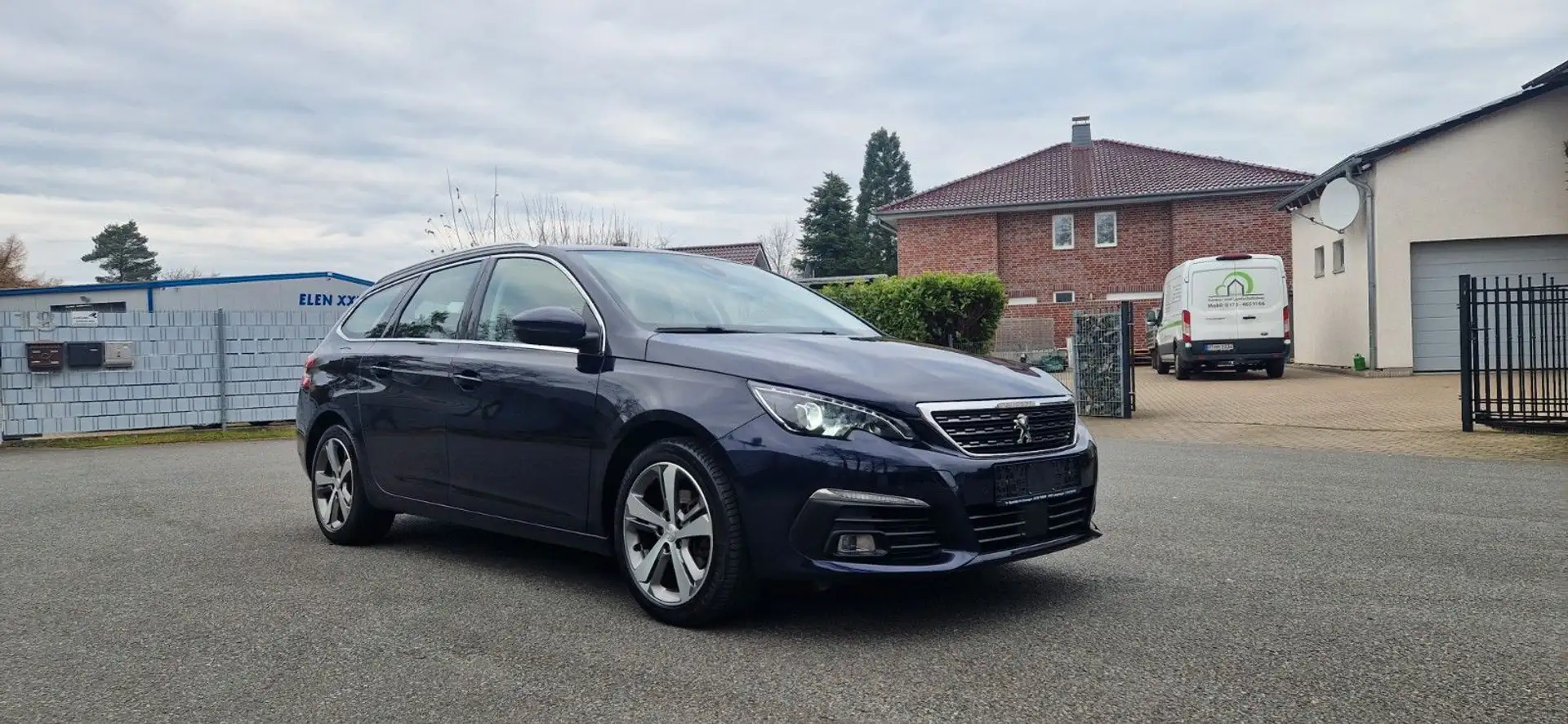 Peugeot 308 SW Allure Business1,5 BlueHDI 96KW Automatik Blau - 1