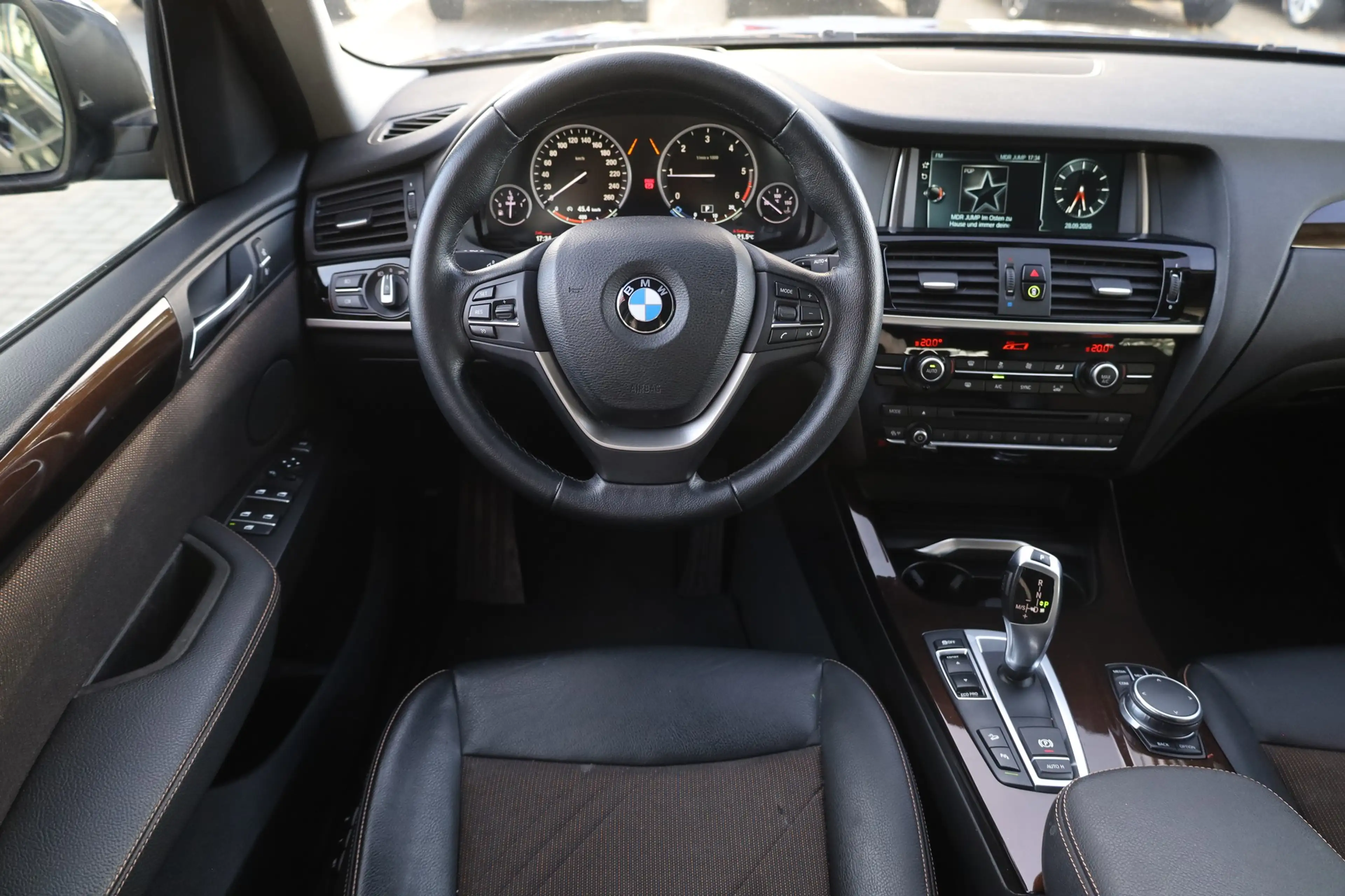 BMW X3 xDrive 20 d Navi Standheizung Head-Up AHK PDC — photo 12