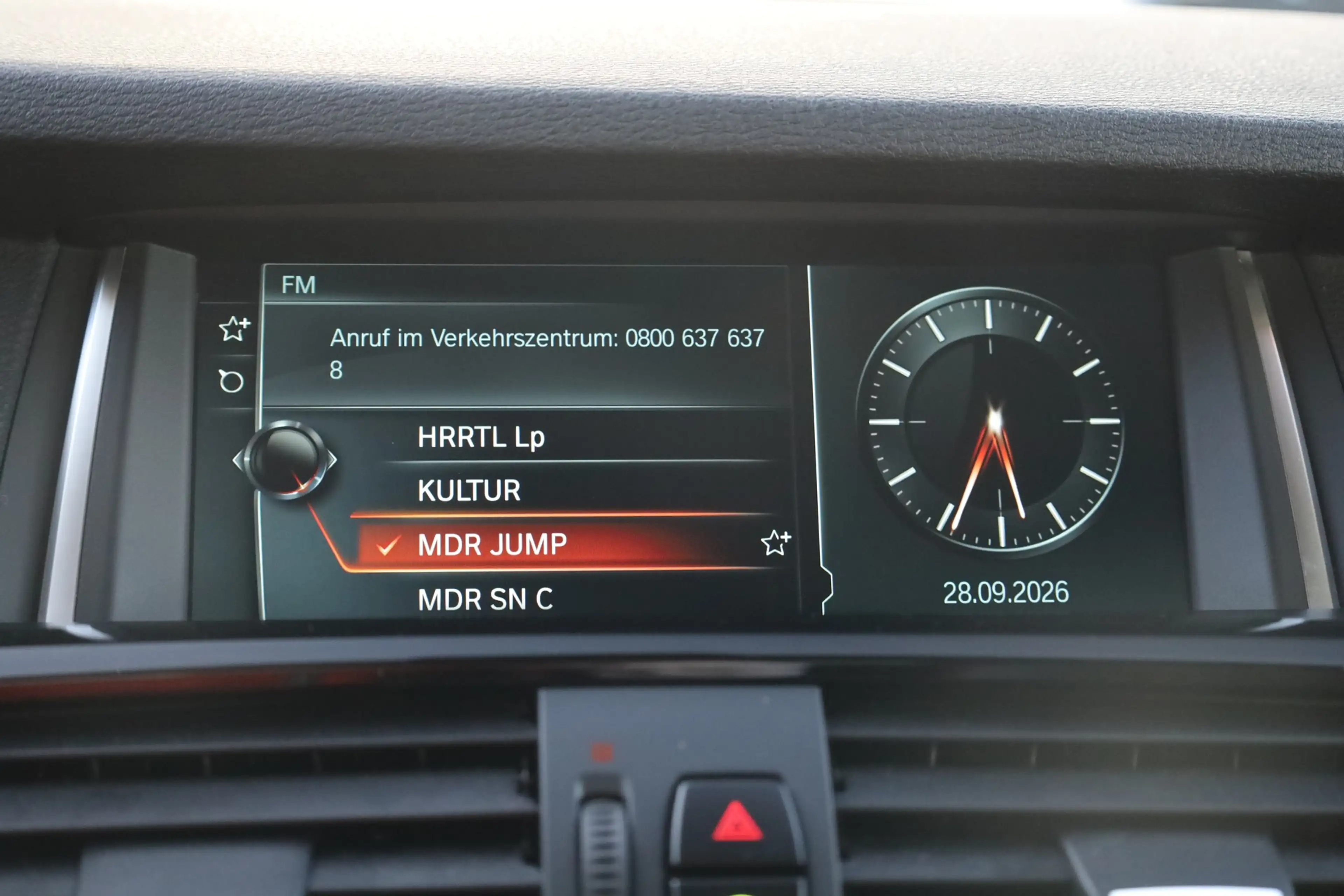 BMW X3 xDrive 20 d Navi Standheizung Head-Up AHK PDC — photo 13
