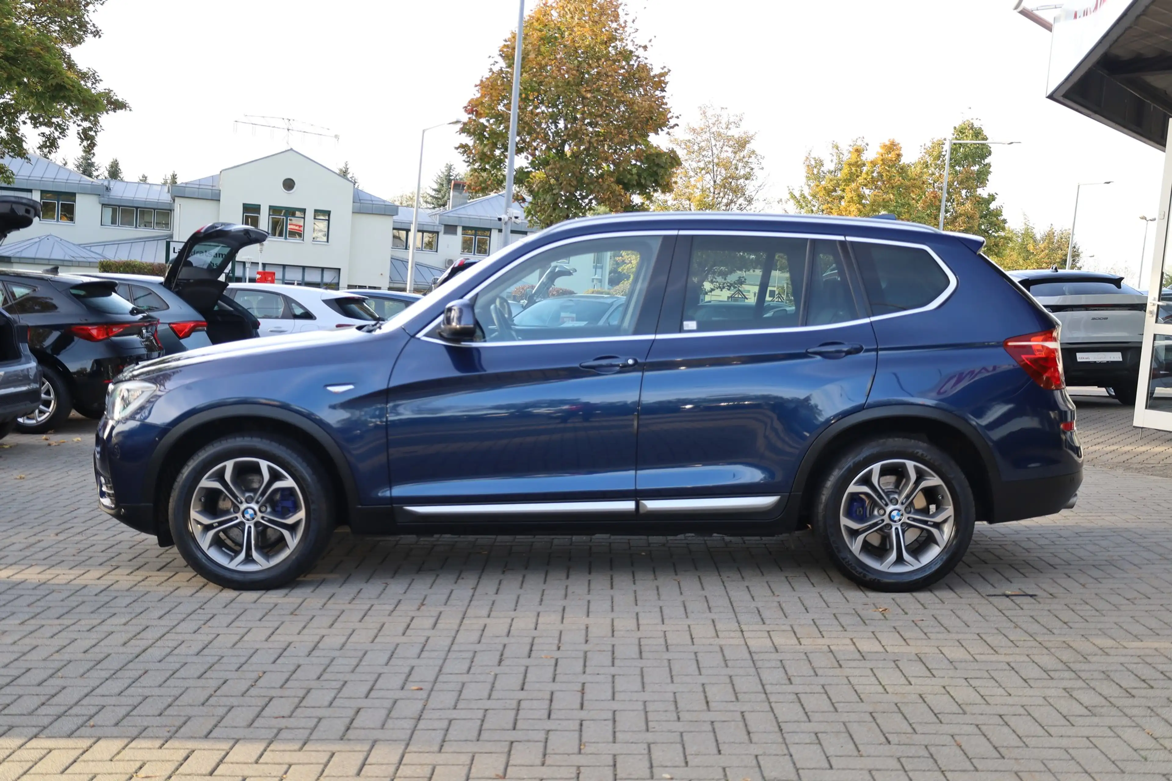 BMW X3 xDrive 20 d Navi Standheizung Head-Up AHK PDC — photo 3