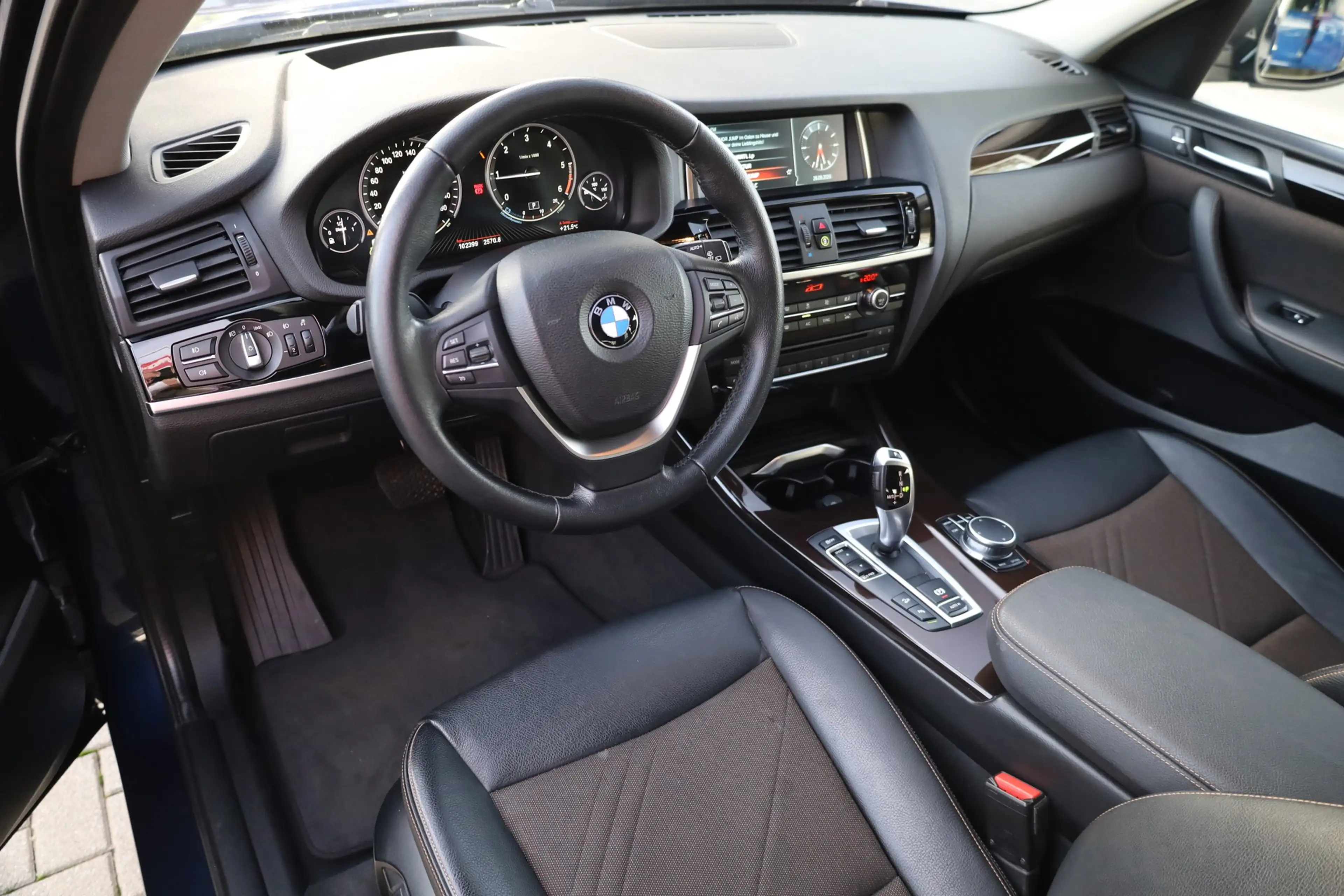 BMW X3 xDrive 20 d Navi Standheizung Head-Up AHK PDC — photo 10