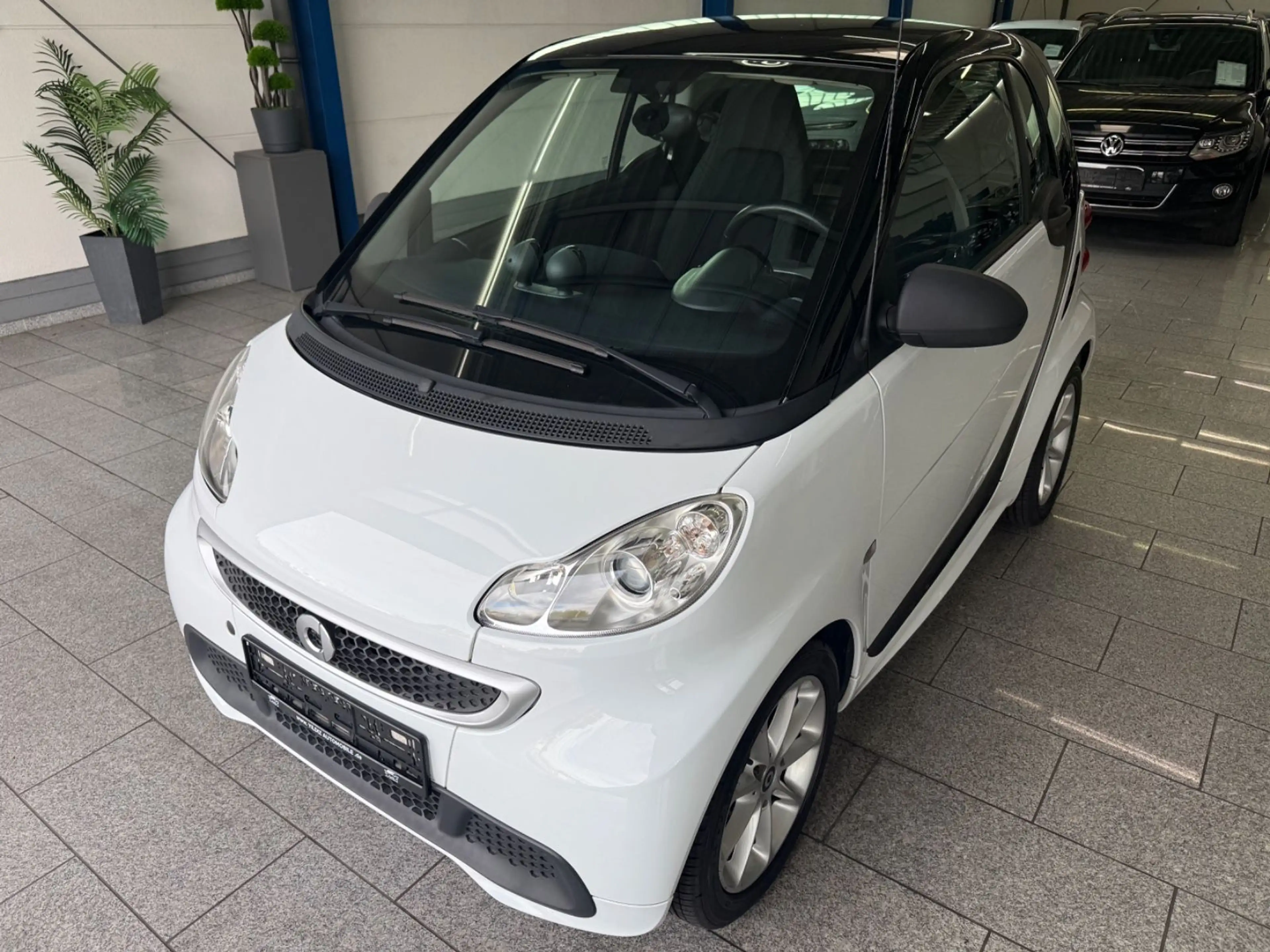 smart forTwo 1.0 MHD*AUTO*SERV*PANO*SHZ*CARPL*NAV*SOUN — photo 2