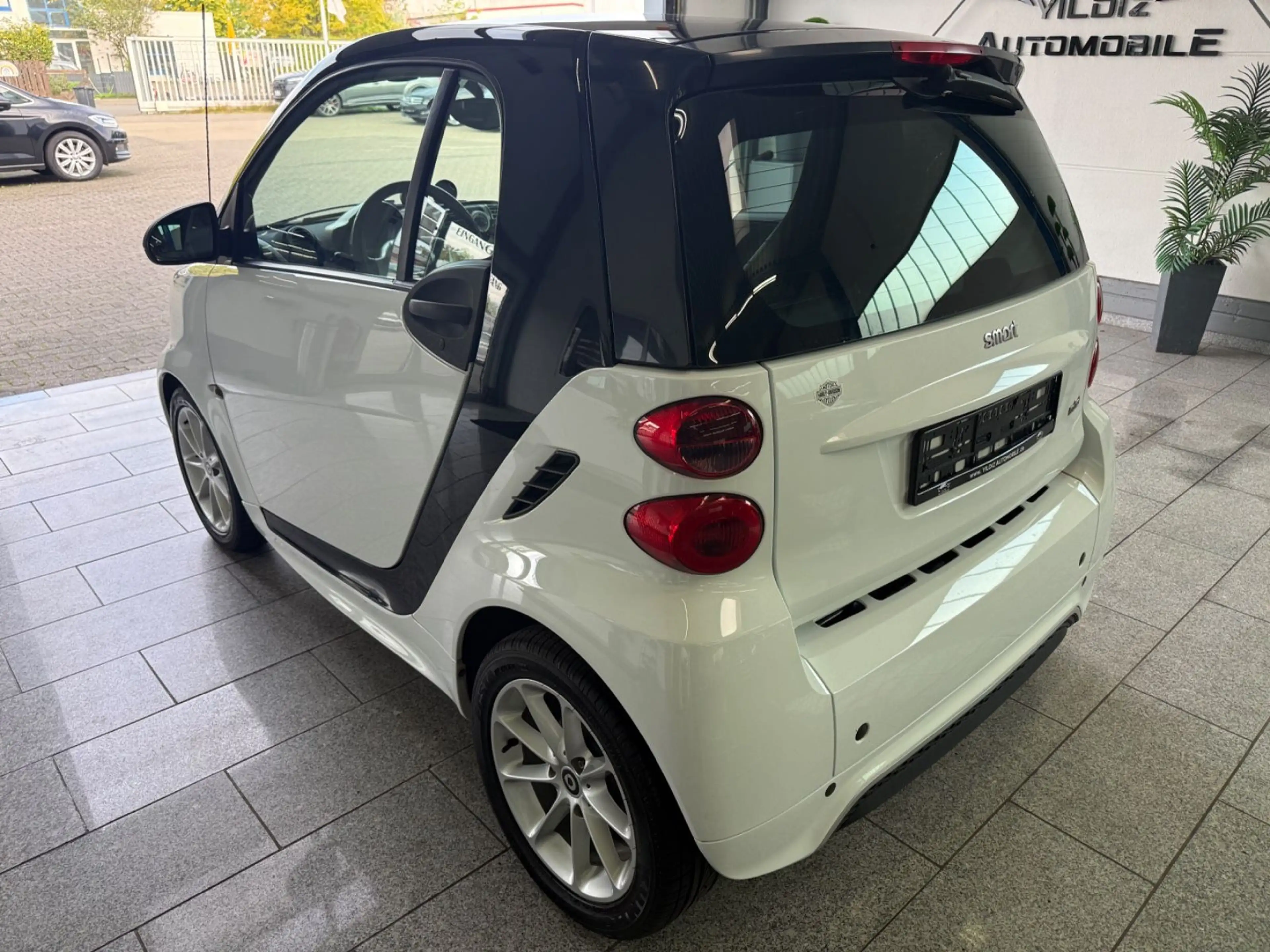 smart forTwo 1.0 MHD*AUTO*SERV*PANO*SHZ*CARPL*NAV*SOUN — photo 9