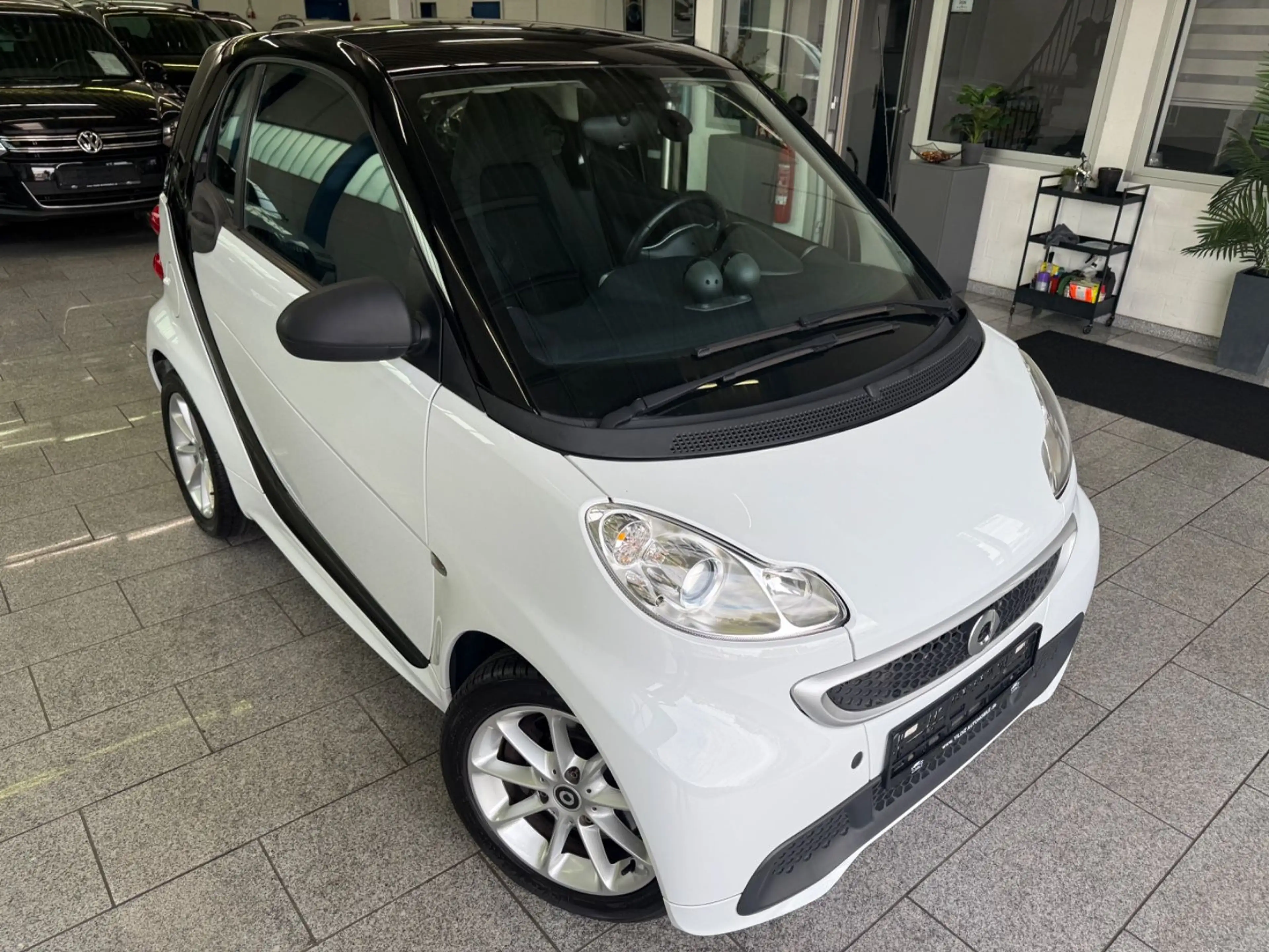 smart forTwo 1.0 MHD*AUTO*SERV*PANO*SHZ*CARPL*NAV*SOUN — photo 4