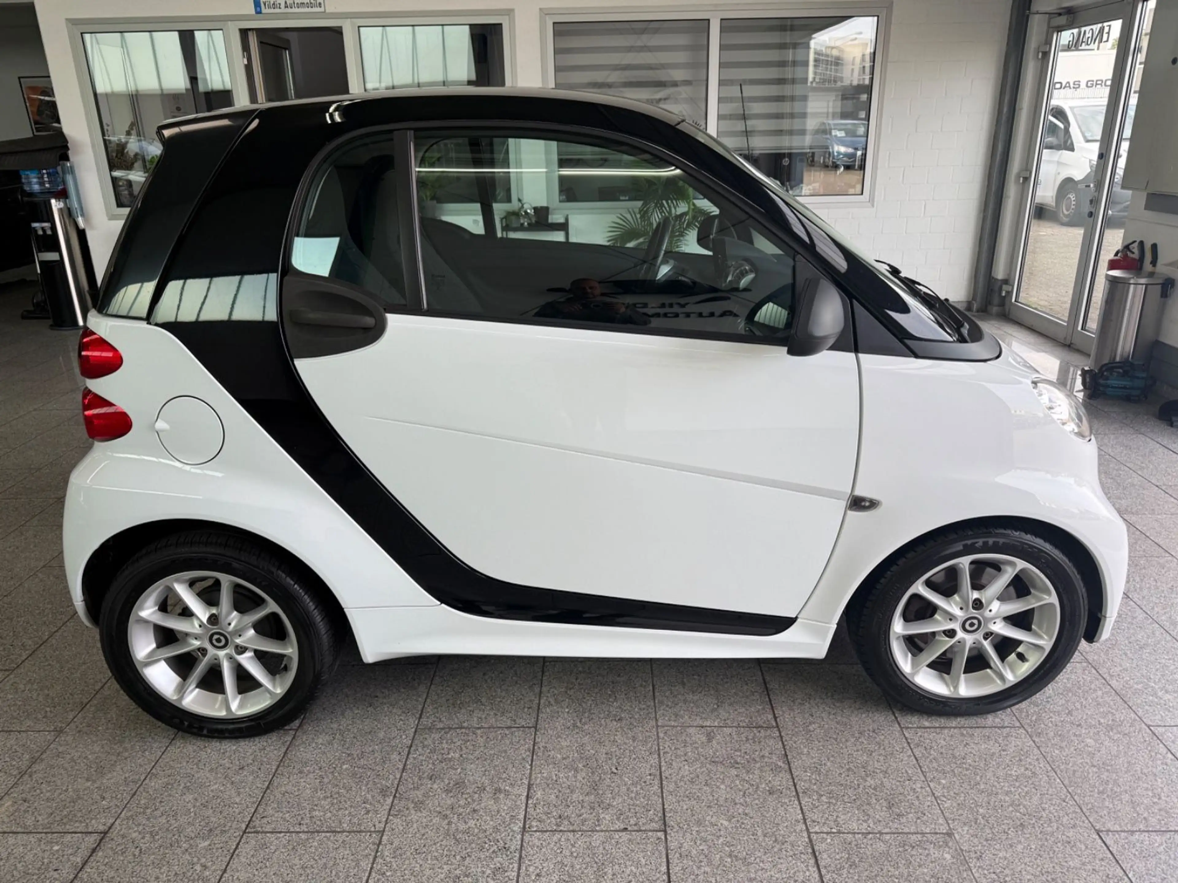 smart forTwo 1.0 MHD*AUTO*SERV*PANO*SHZ*CARPL*NAV*SOUN — photo 6