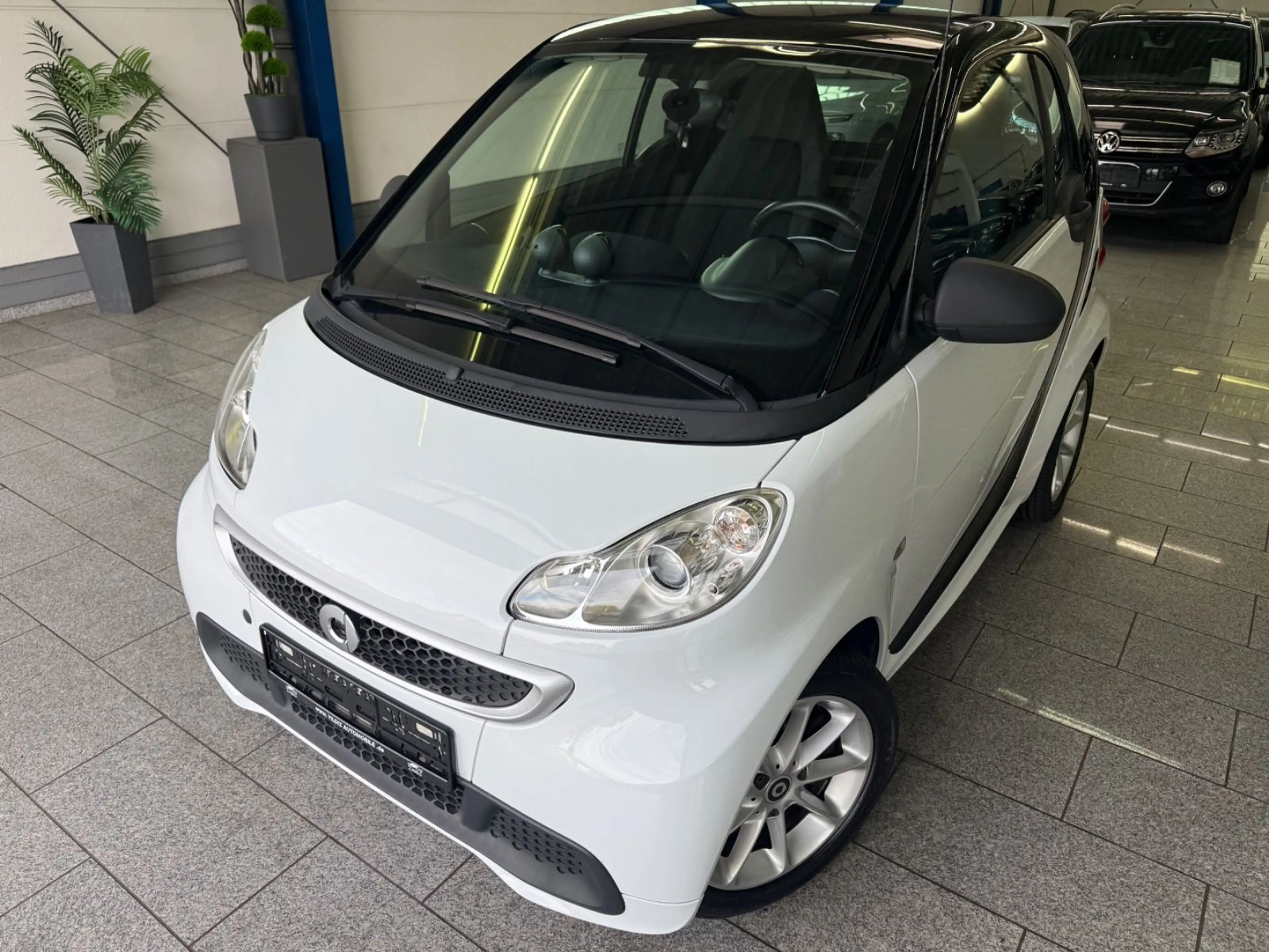 smart forTwo 1.0 MHD*AUTO*SERV*PANO*SHZ*CARPL*NAV*SOUN