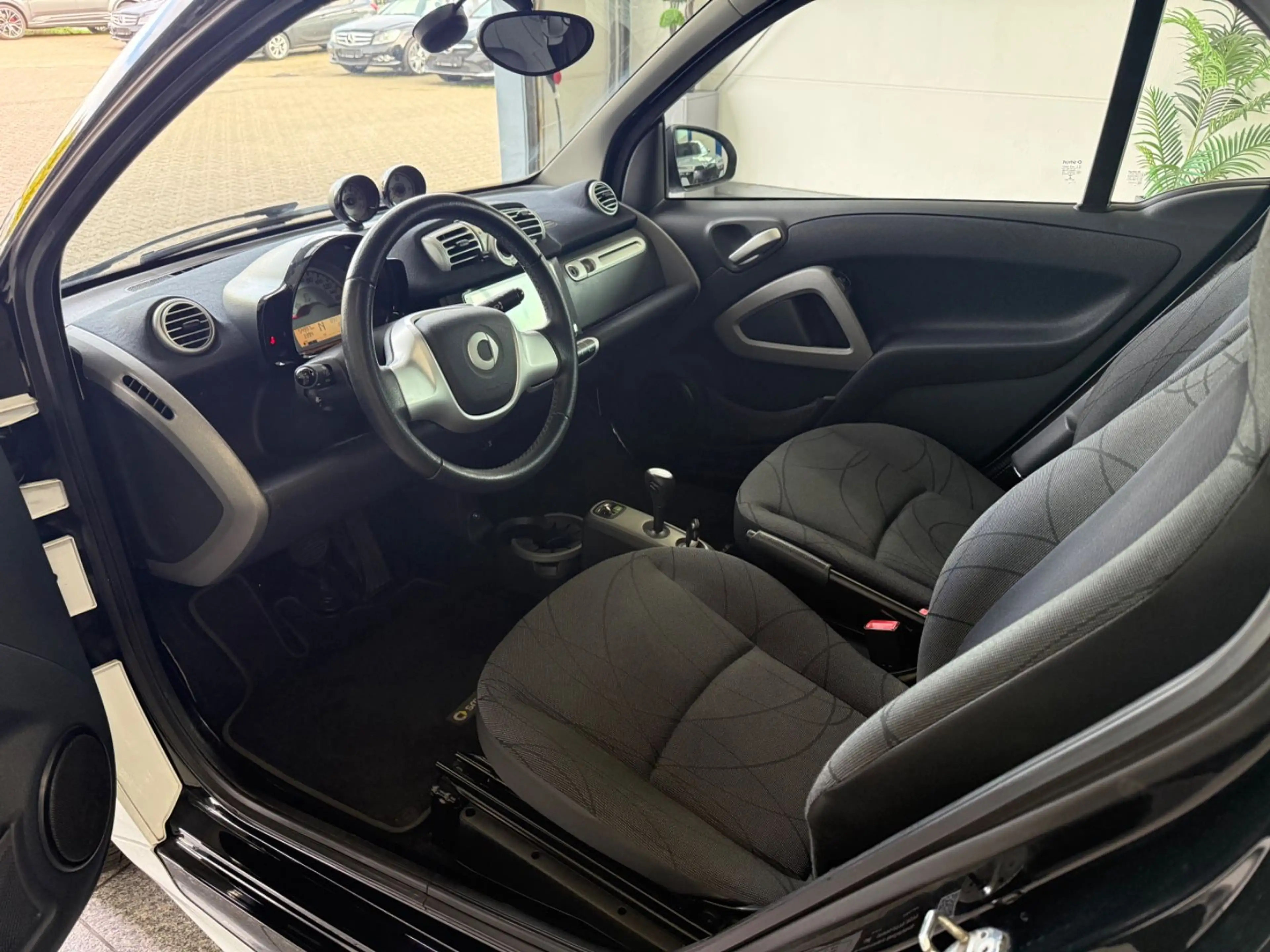 smart forTwo 1.0 MHD*AUTO*SERV*PANO*SHZ*CARPL*NAV*SOUN — photo 11