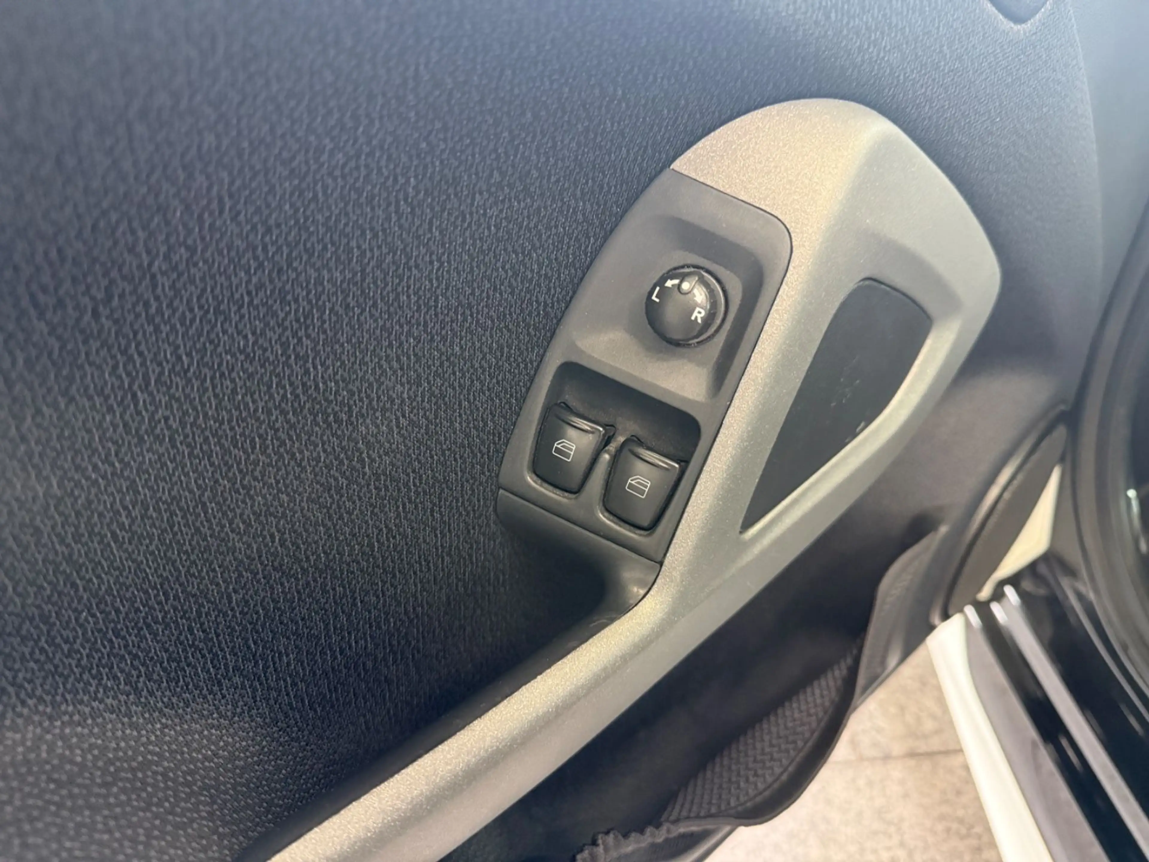 smart forTwo 1.0 MHD*AUTO*SERV*PANO*SHZ*CARPL*NAV*SOUN — photo 14