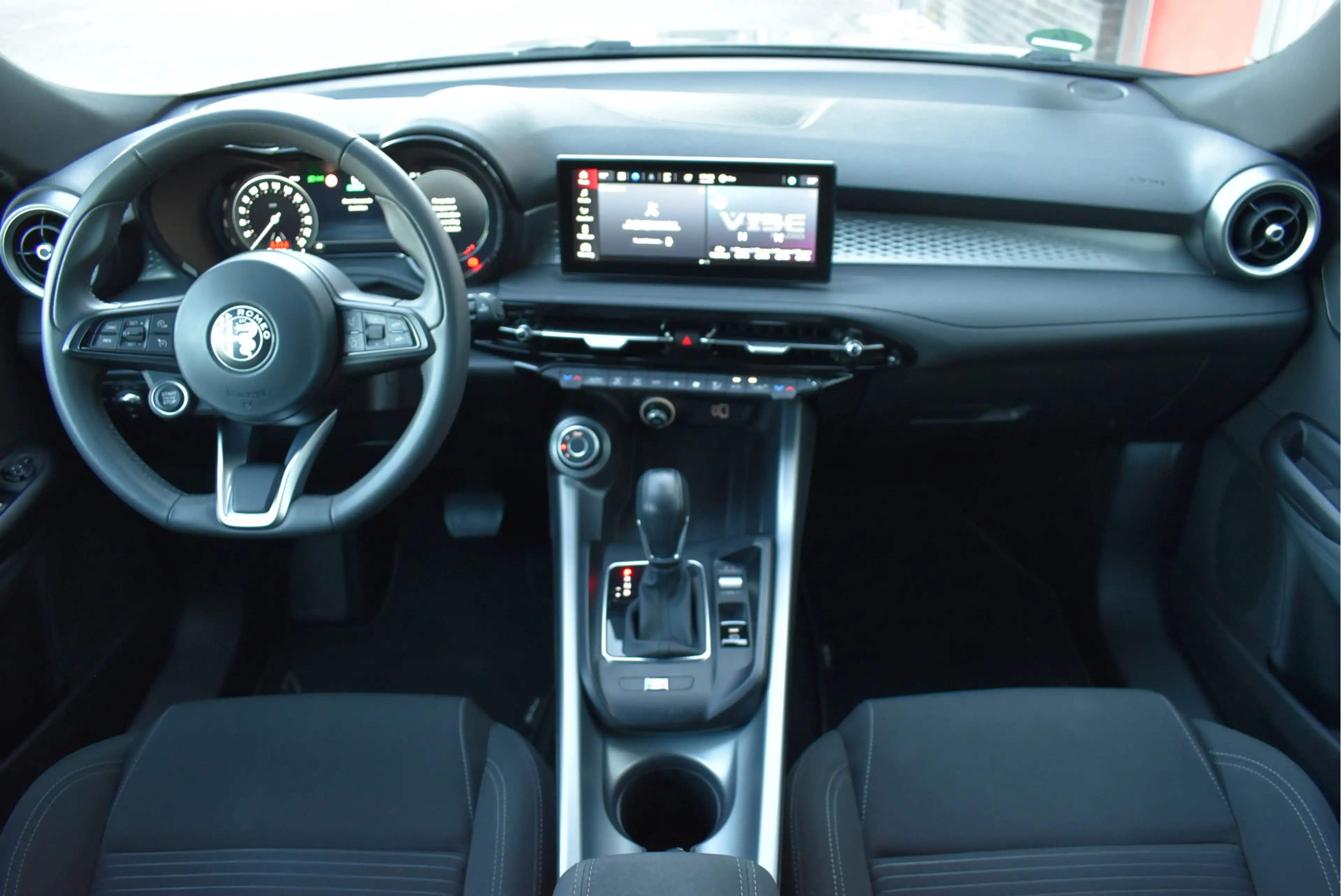 Alfa Romeo Tonale 1.5T Hybrid Super Cruise control, Carplay — photo 3