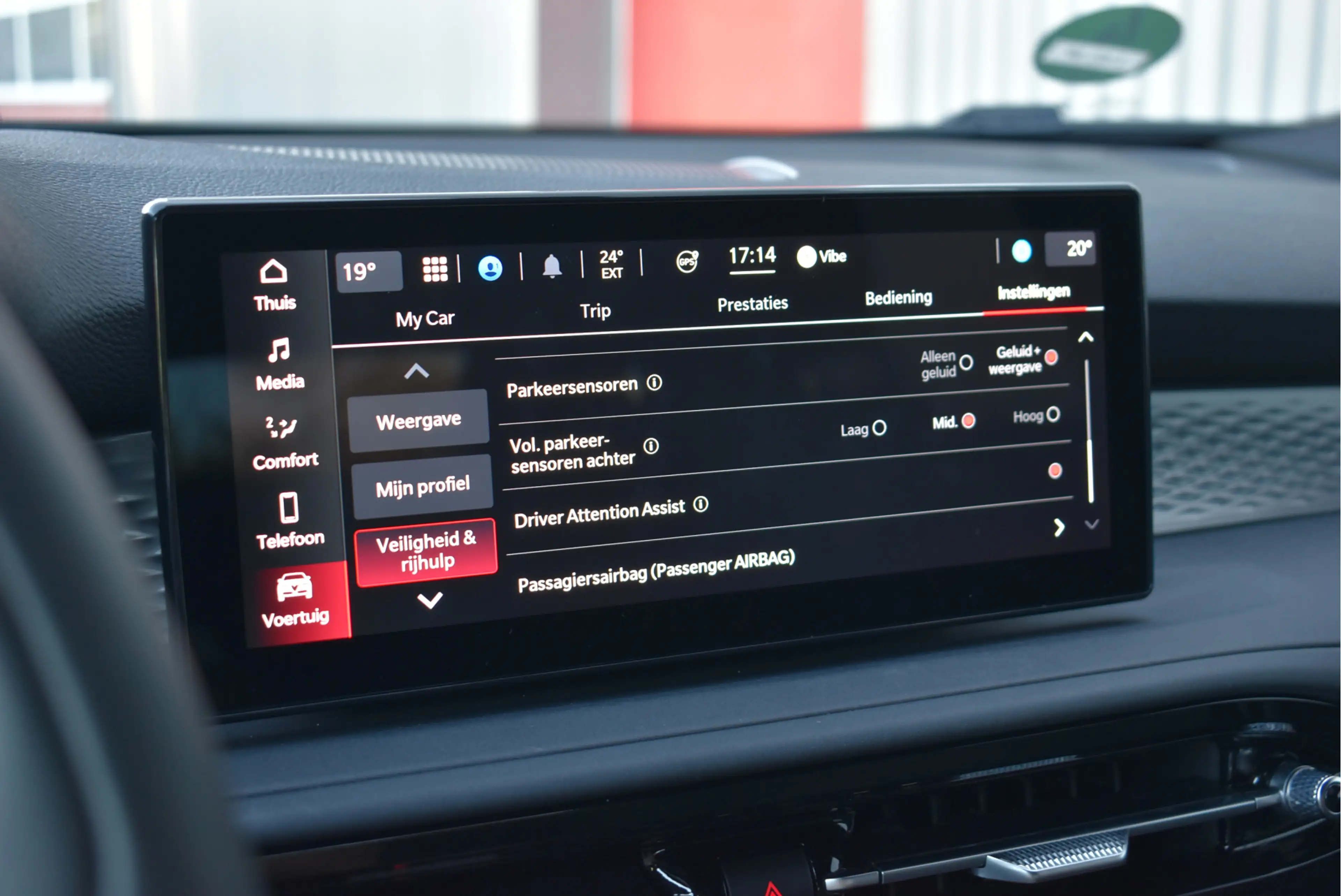 Alfa Romeo Tonale 1.5T Hybrid Super Cruise control, Carplay — photo 24