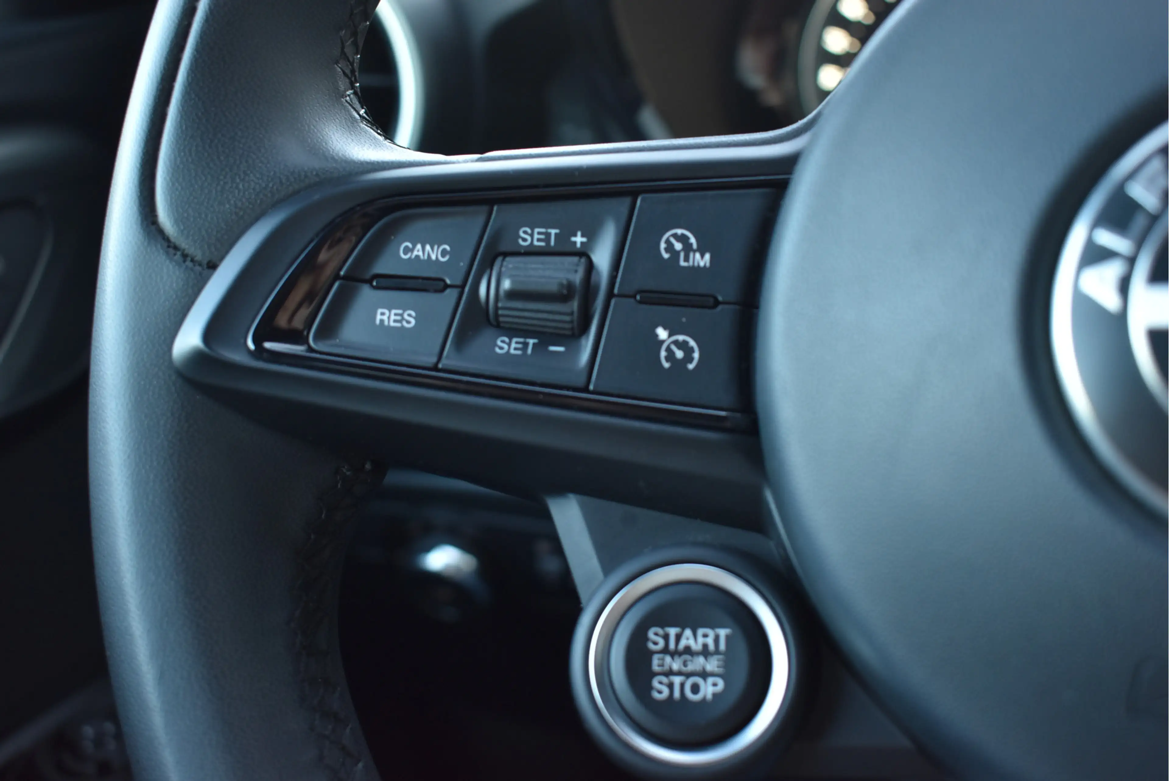 Alfa Romeo Tonale 1.5T Hybrid Super Cruise control, Carplay — photo 8
