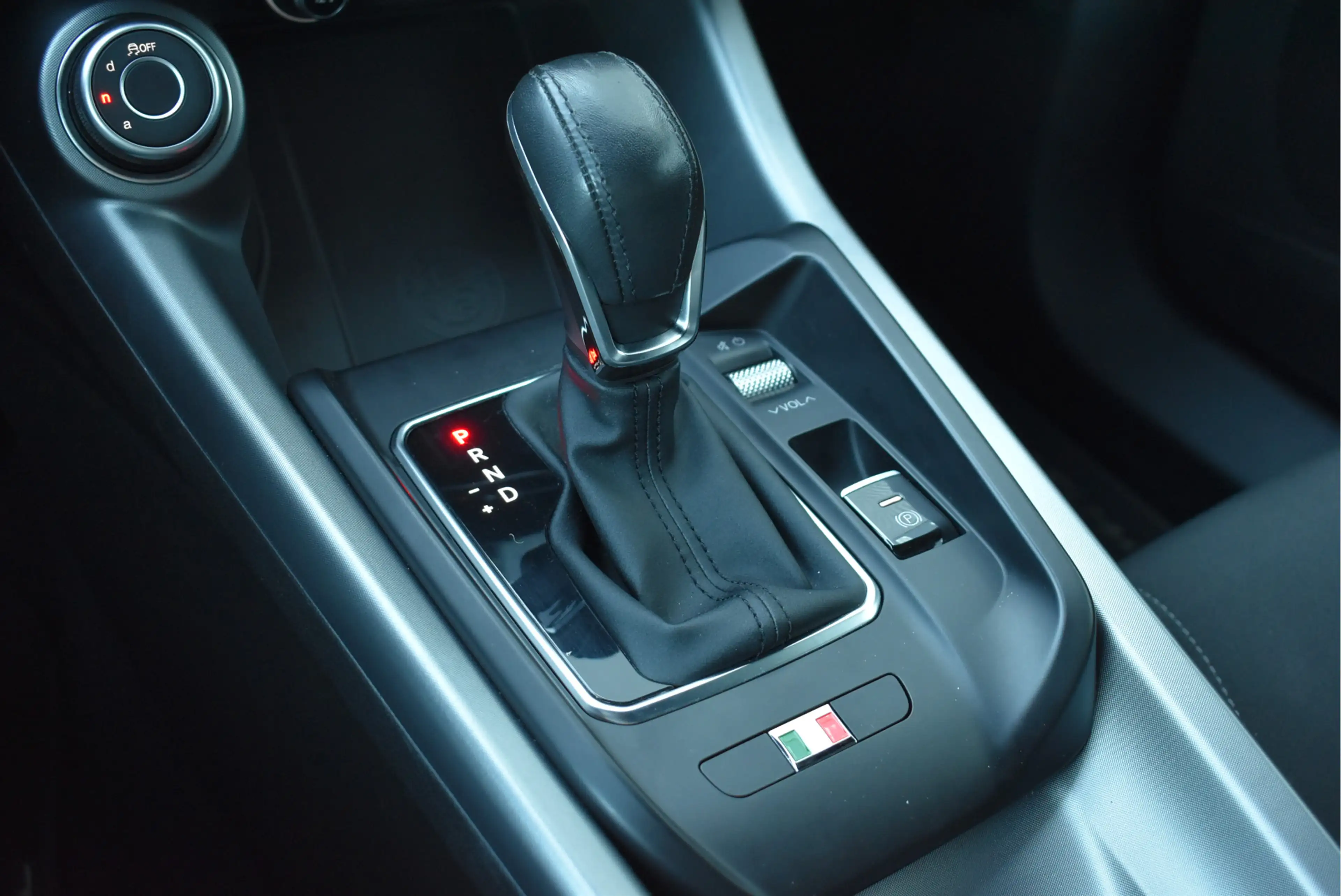 Alfa Romeo Tonale 1.5T Hybrid Super Cruise control, Carplay — photo 19