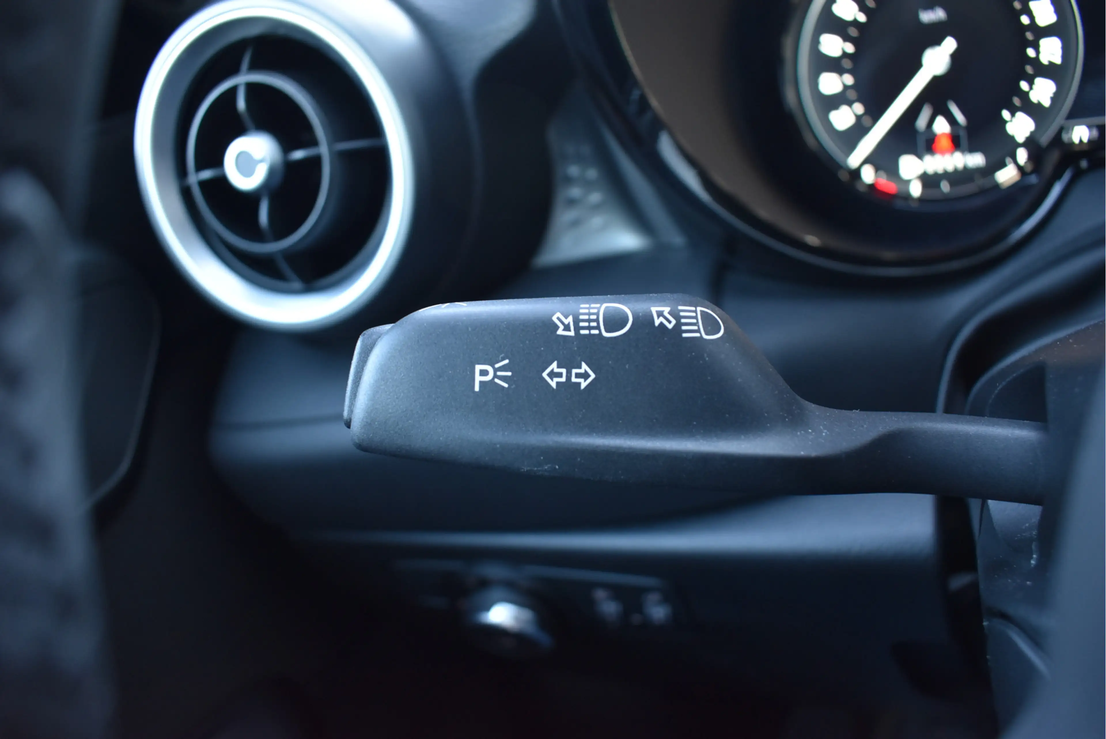 Alfa Romeo Tonale 1.5T Hybrid Super Cruise control, Carplay — photo 31