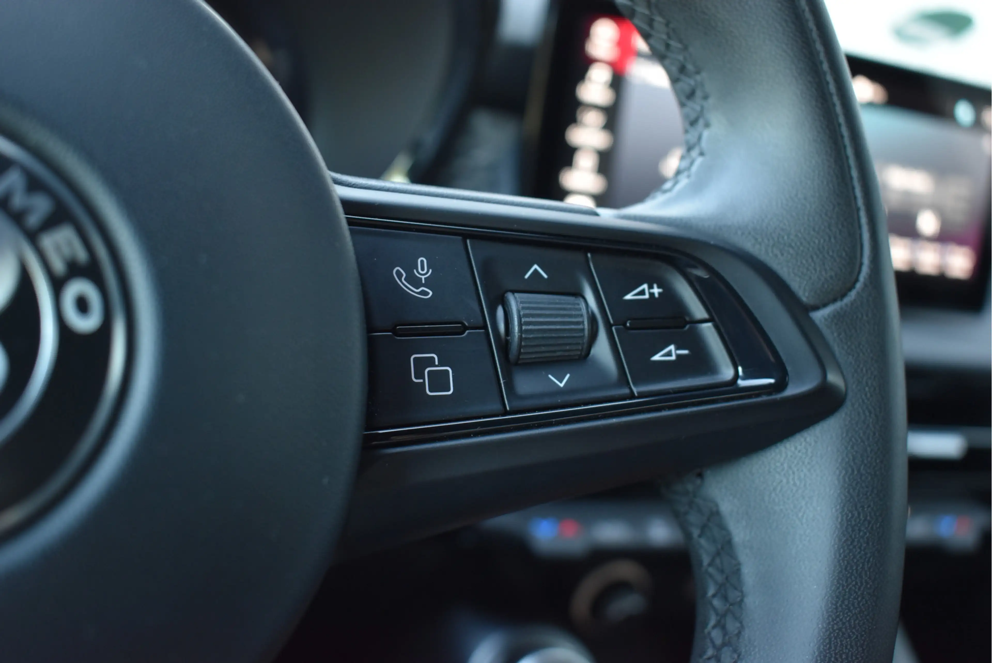 Alfa Romeo Tonale 1.5T Hybrid Super Cruise control, Carplay — photo 9