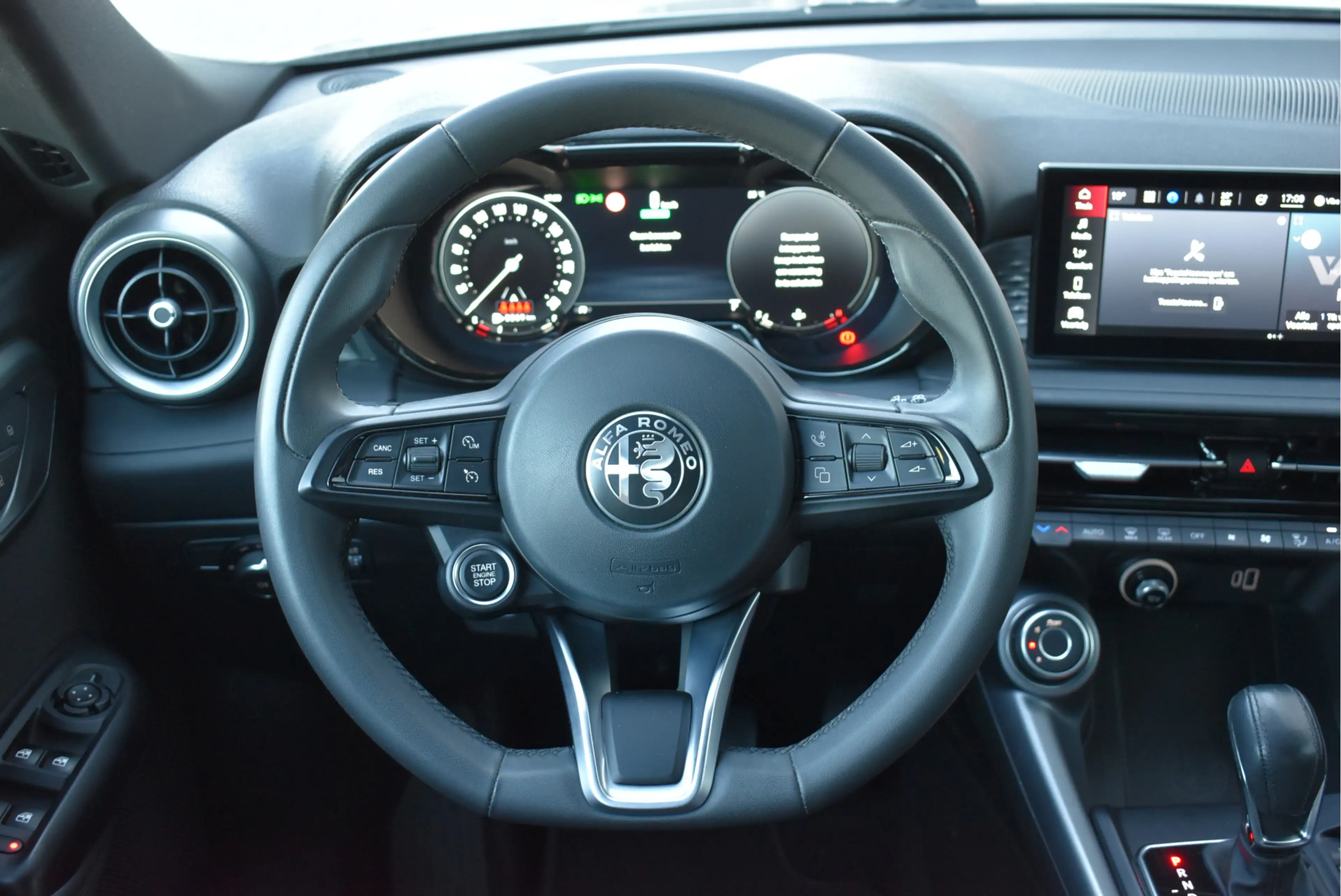 Alfa Romeo Tonale 1.5T Hybrid Super Cruise control, Carplay — photo 4