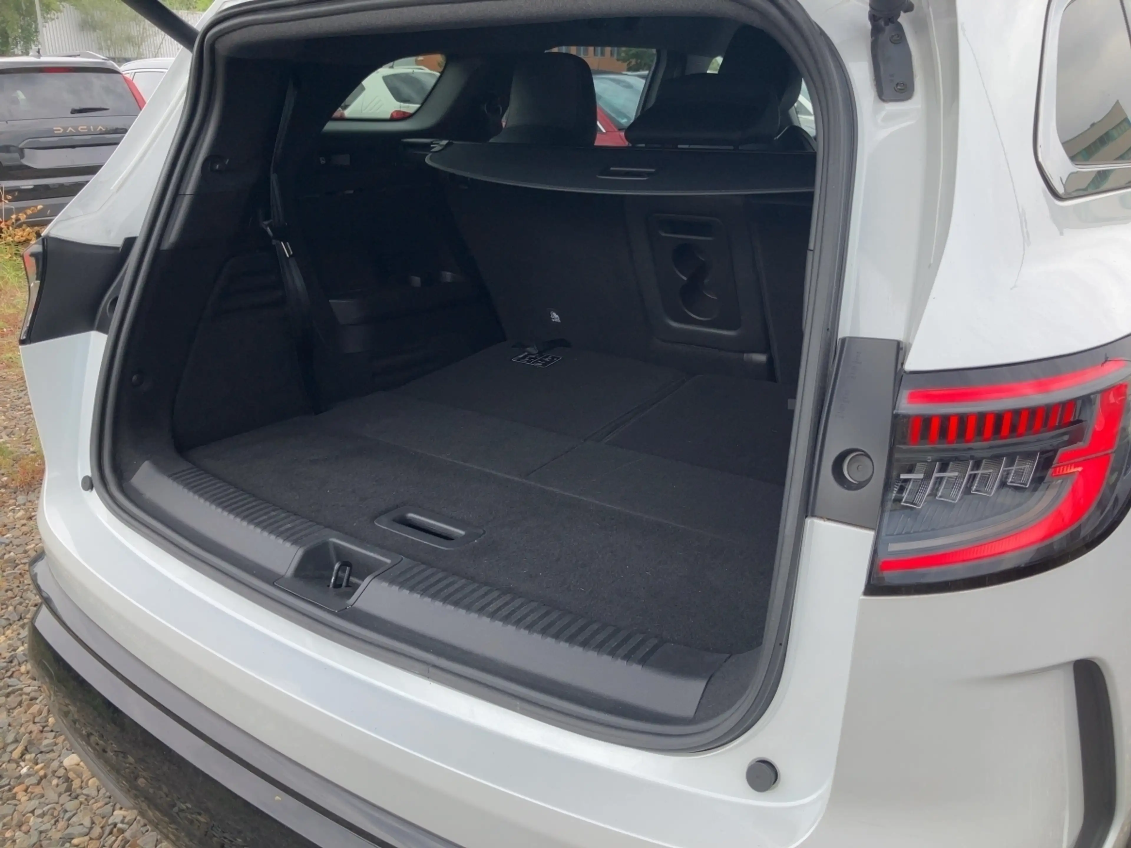 Renault Espace Techno E-Tech Full Hybrid 200 — photo 8