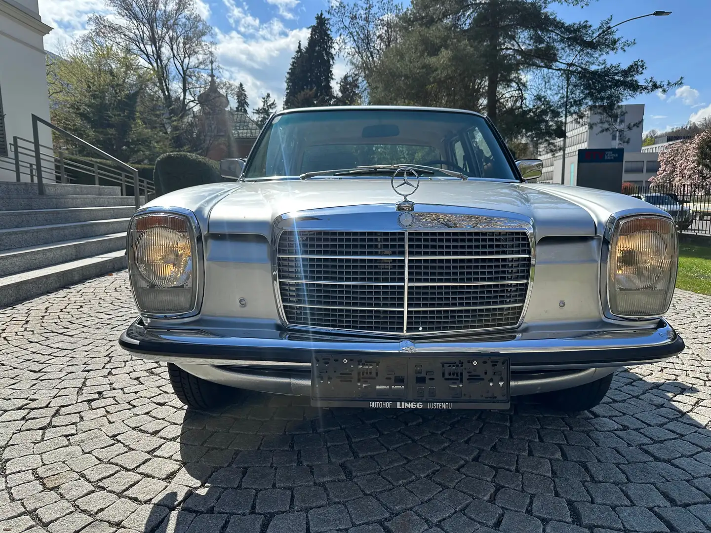 Mercedes-Benz W 114/115 Strich-Acht 115D Grau - 2