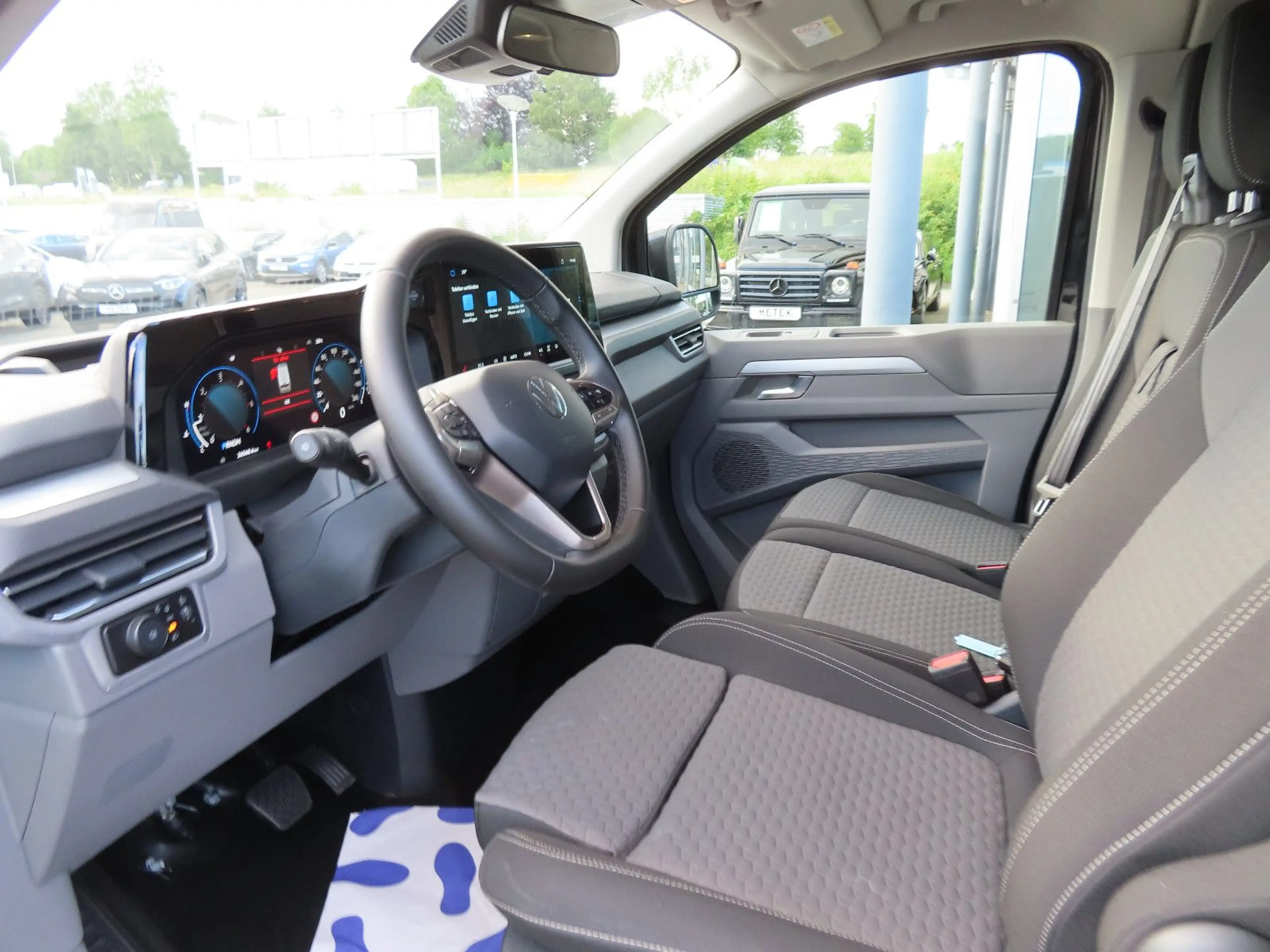 Volkswagen T7 Caravelle 2.0 TDI Life LR DSG AHK — photo 8