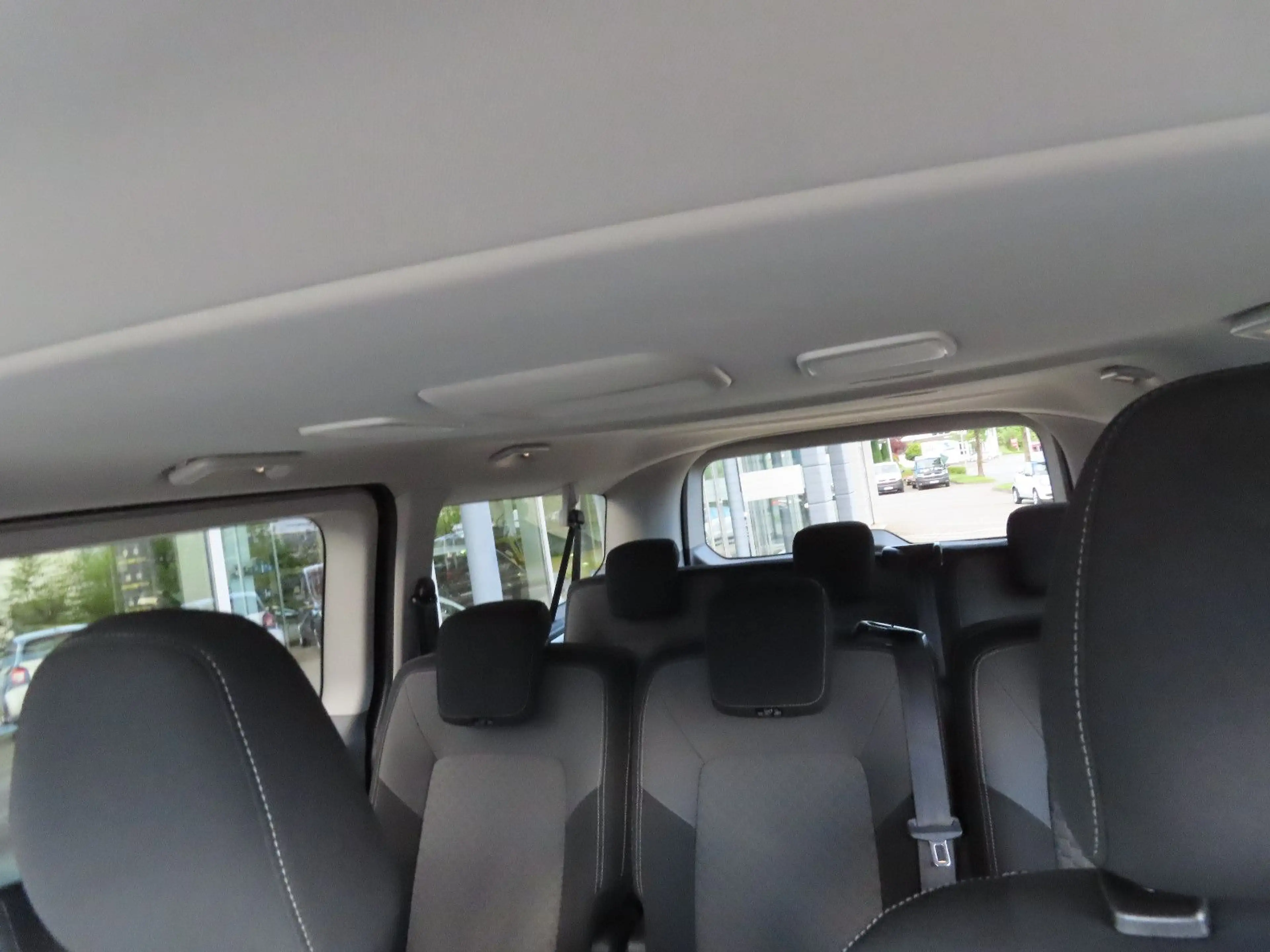 Volkswagen T7 Caravelle 2.0 TDI Life LR DSG AHK — photo 11