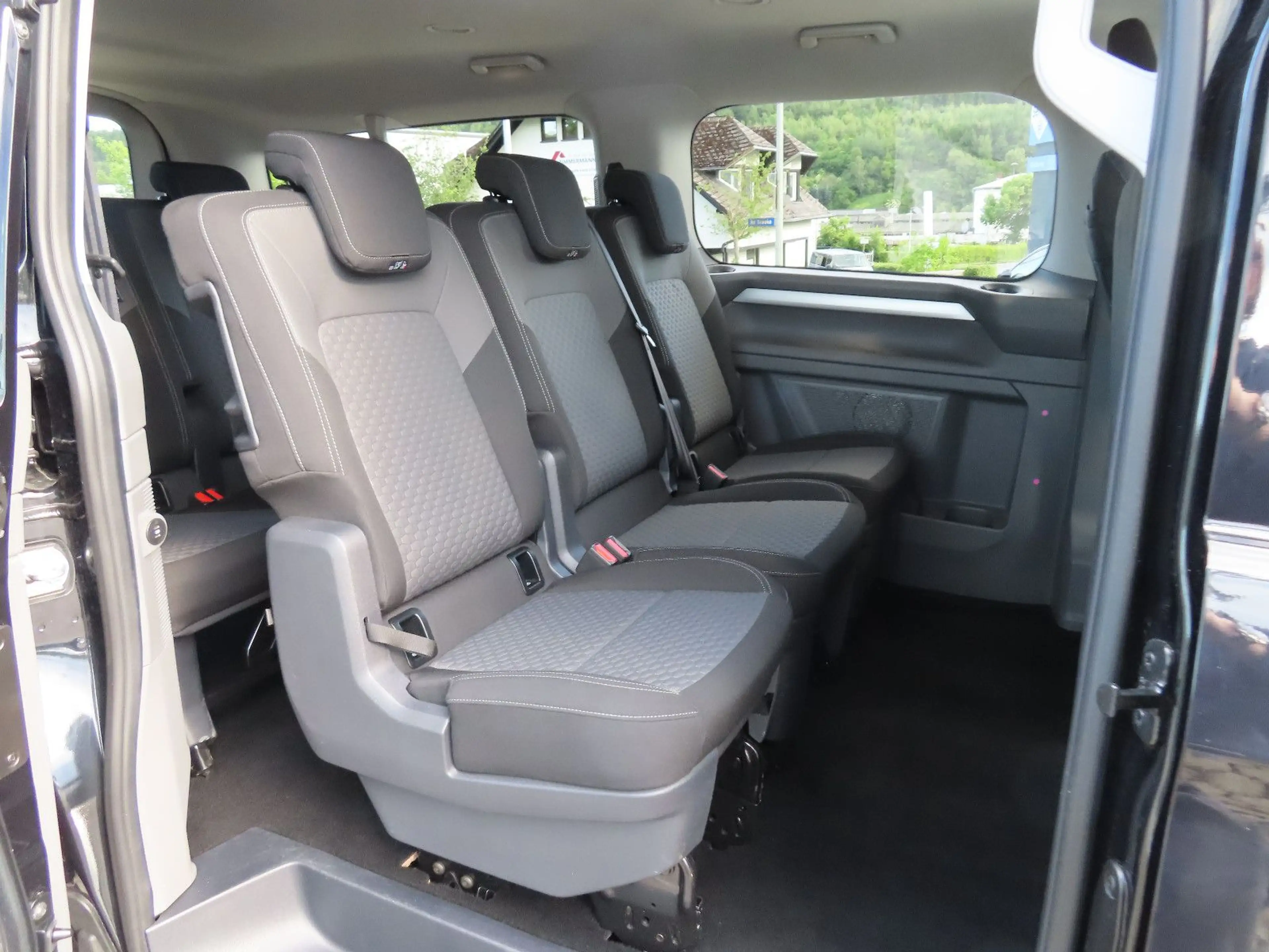 Volkswagen T7 Caravelle 2.0 TDI Life LR DSG AHK — photo 6