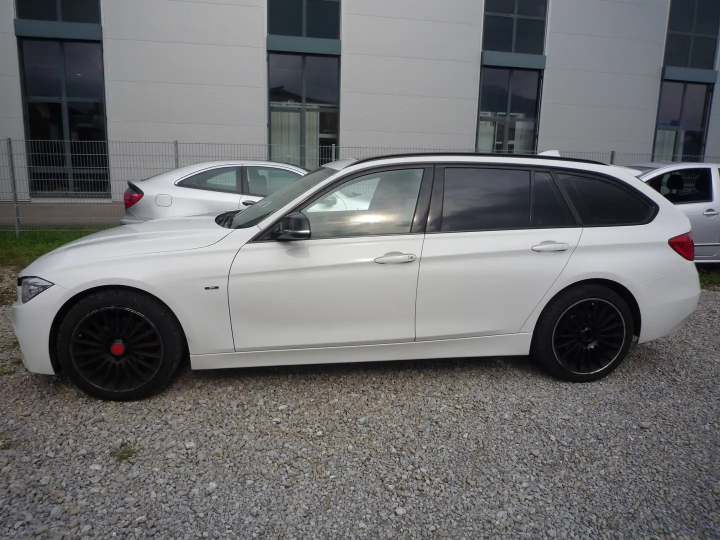 BMW 318 318 d*NAVI*AUTOMATIK*SPORT*Top Zustand Weiß - 2