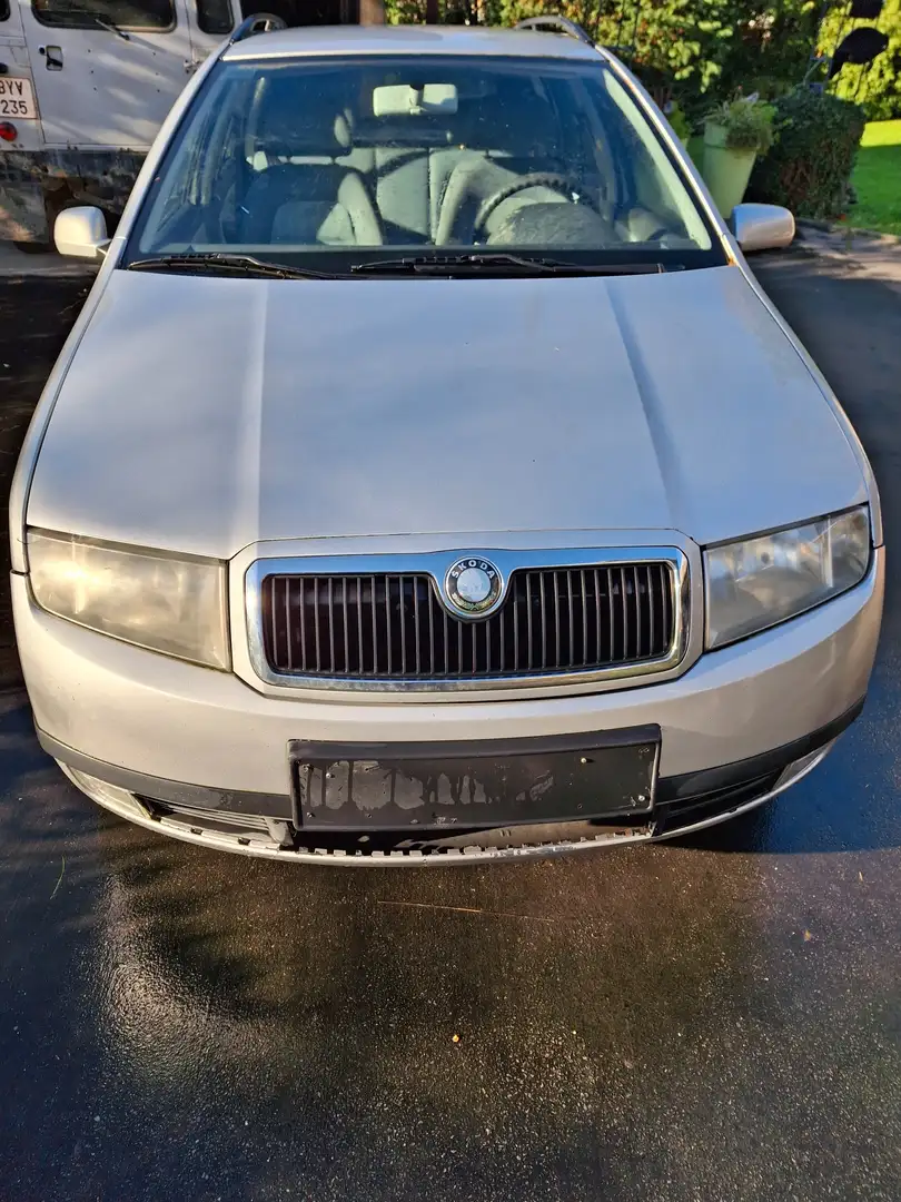 Skoda Fabia Fabia SW 1.9 TDi Comfort Plateado - 2