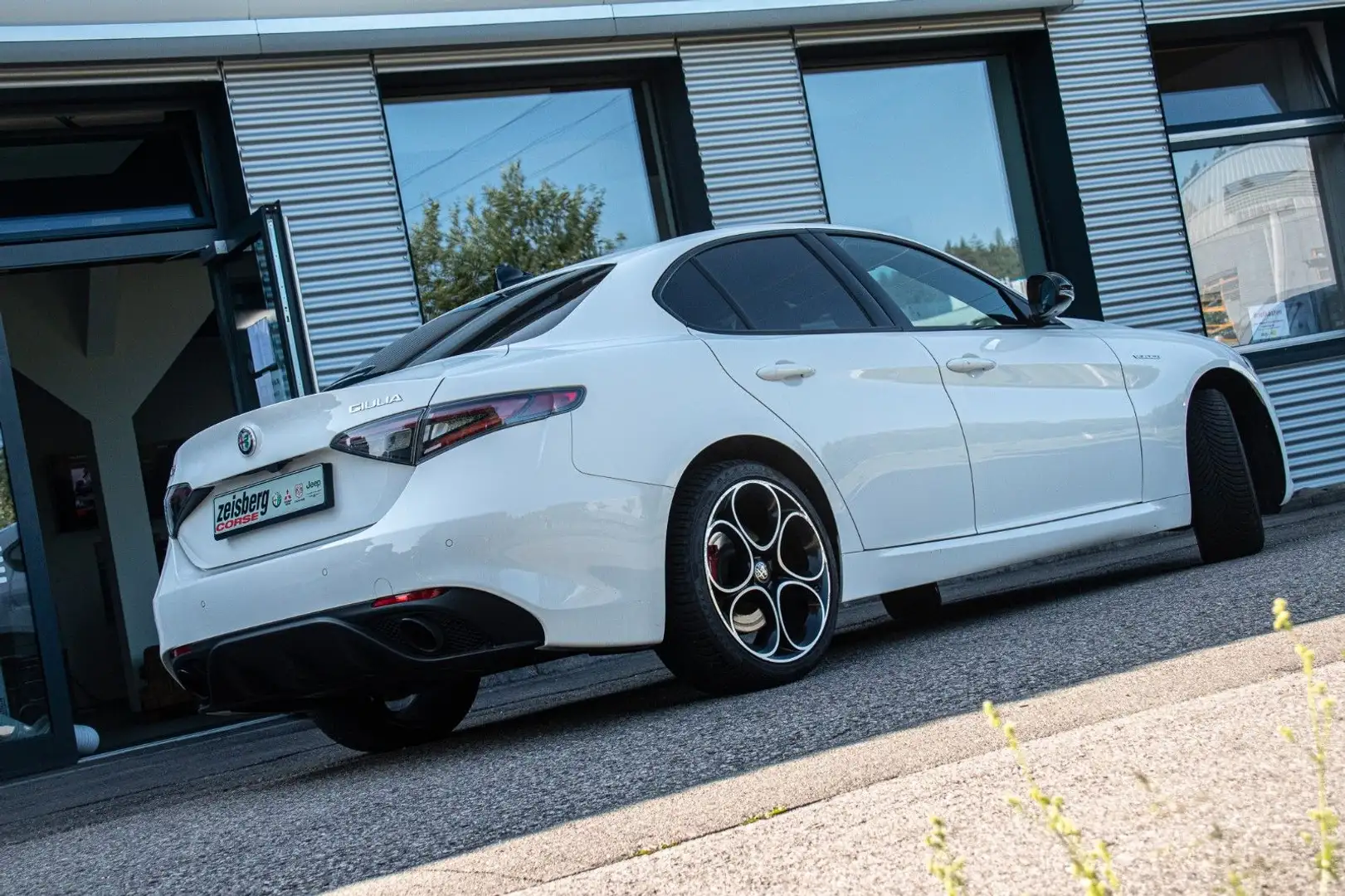 Alfa Romeo Giulia MY 24 Veloce 2.0 AT8 Q4 Tech+Prem-Paket Weiß - 2
