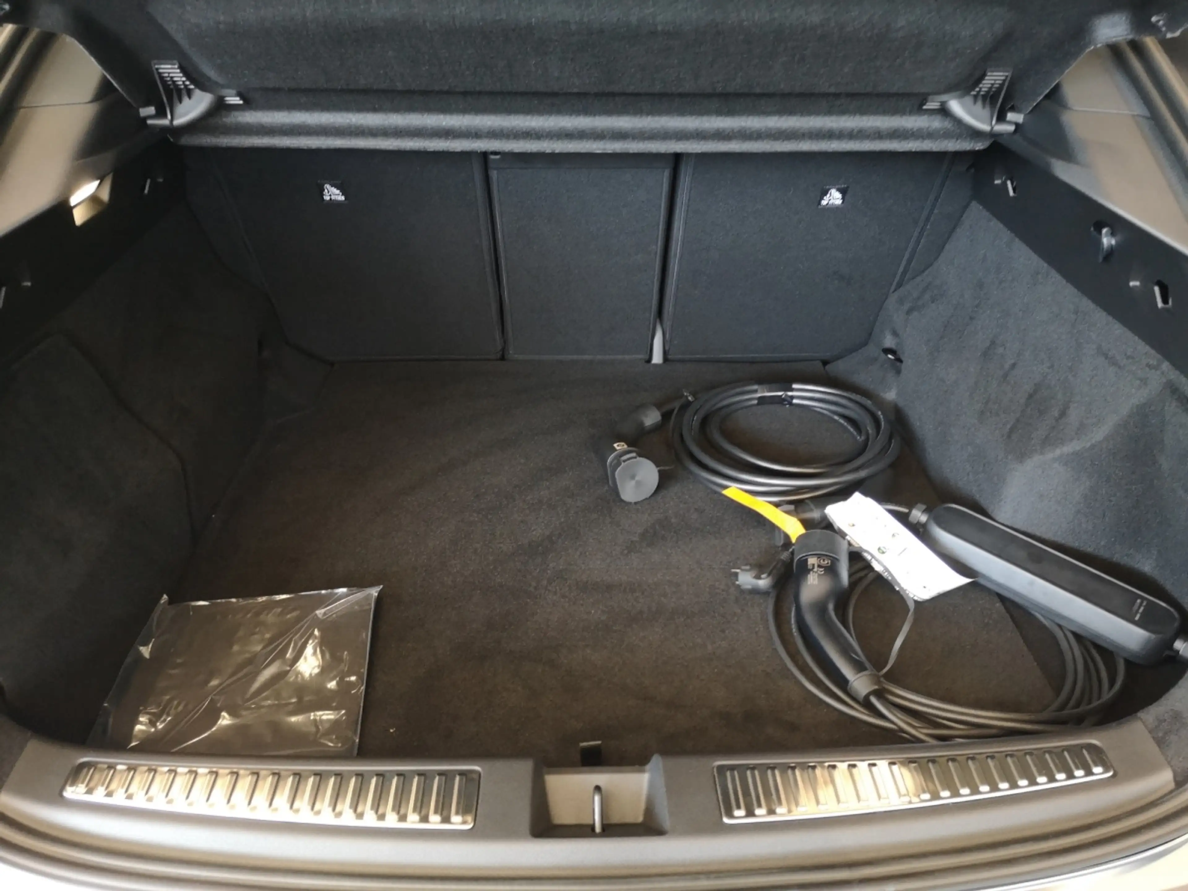 Renault Rafale Atelier Alpine Hyper Hybrid E-Tech 300PS 4x4 — photo 12