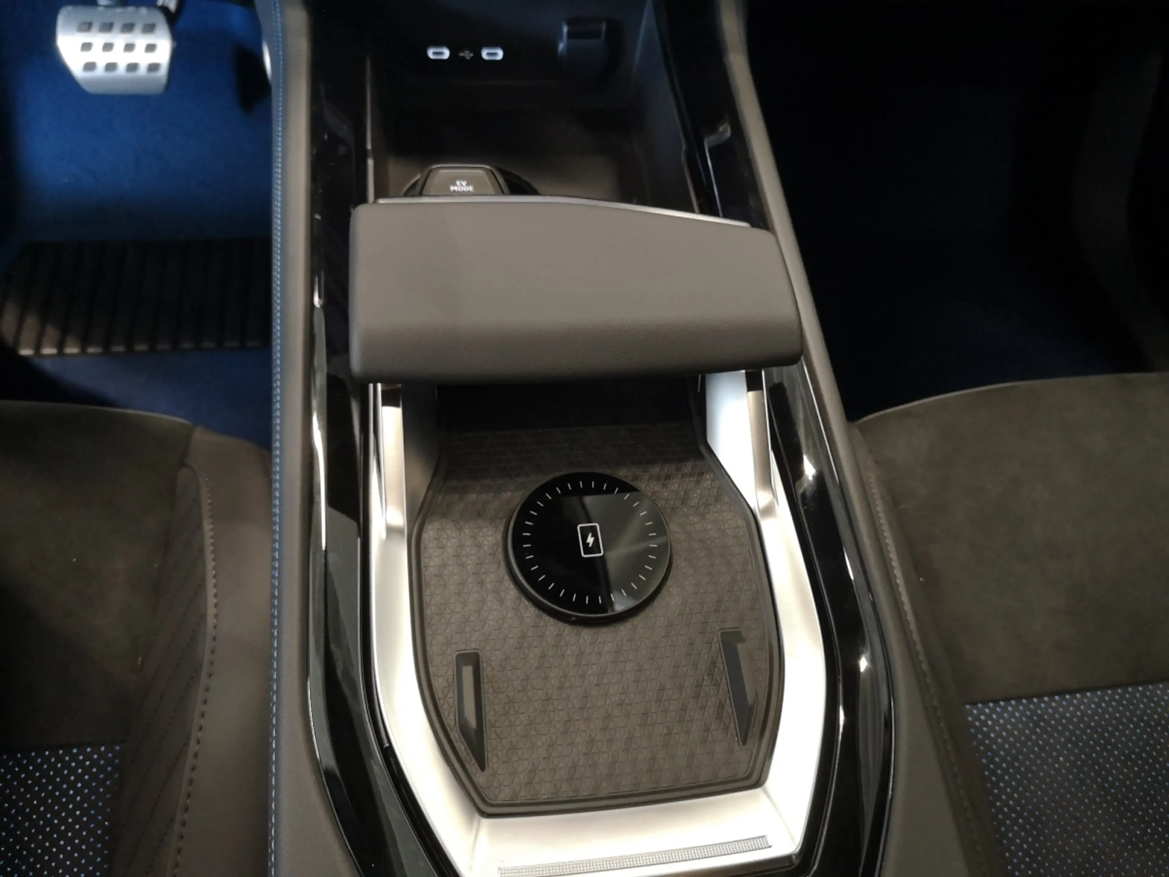 Renault Rafale Atelier Alpine Hyper Hybrid E-Tech 300PS 4x4 — photo 9