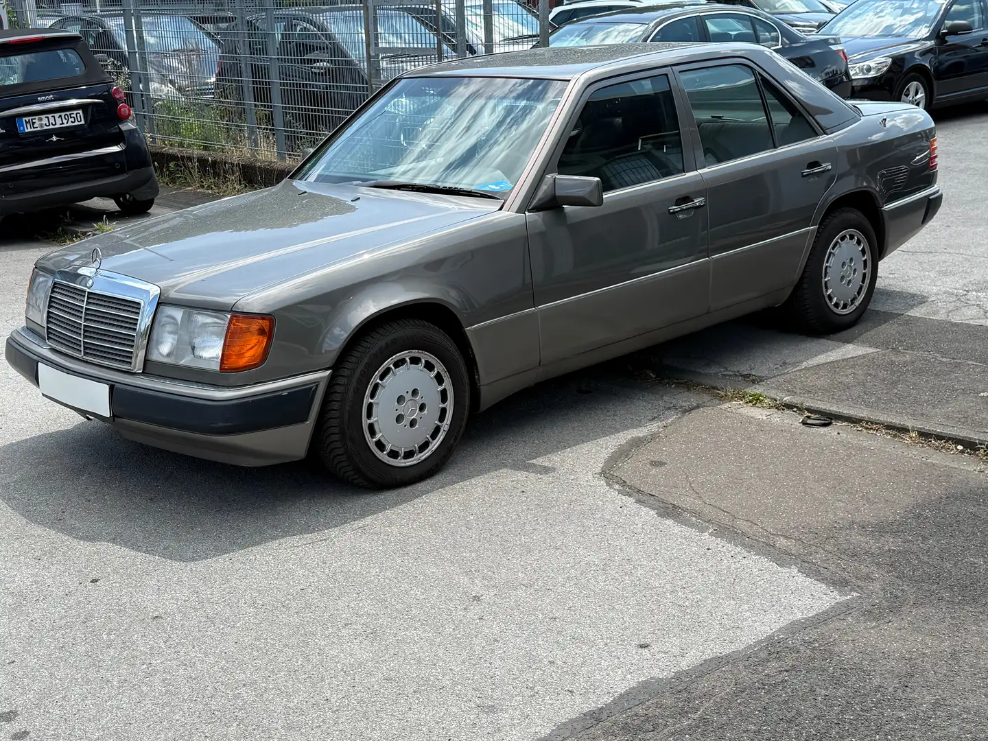 Mercedes-Benz E 200 W124 Automatik Oldtimer 2.Hand Rentnerfahrzeug Gris - 2