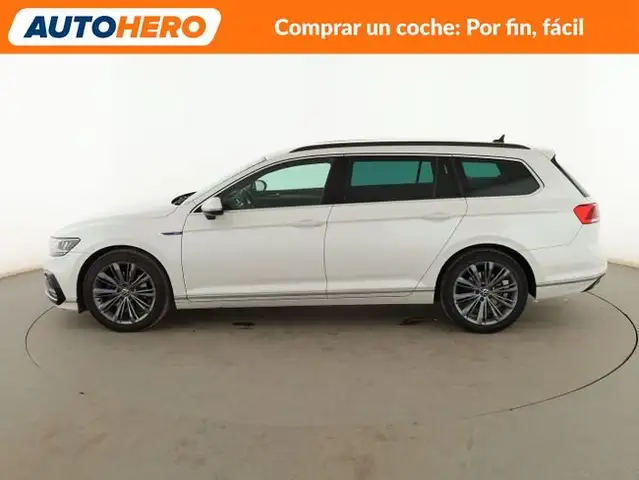 Volkswagen Passat view 3