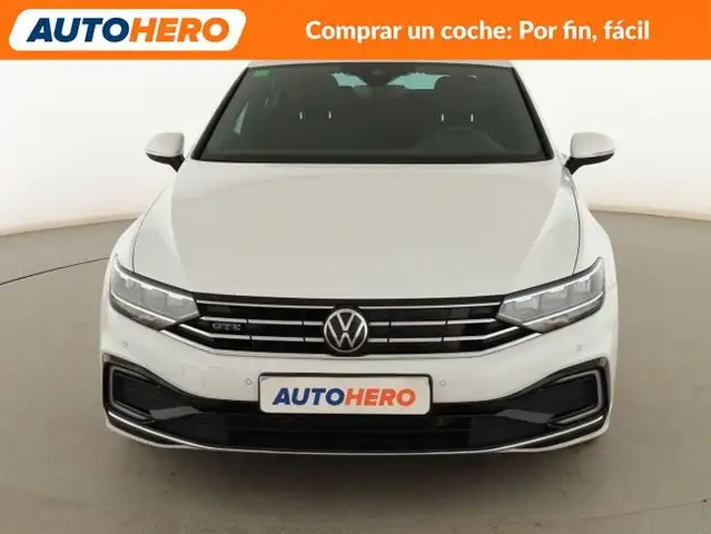 Volkswagen Passat view 9