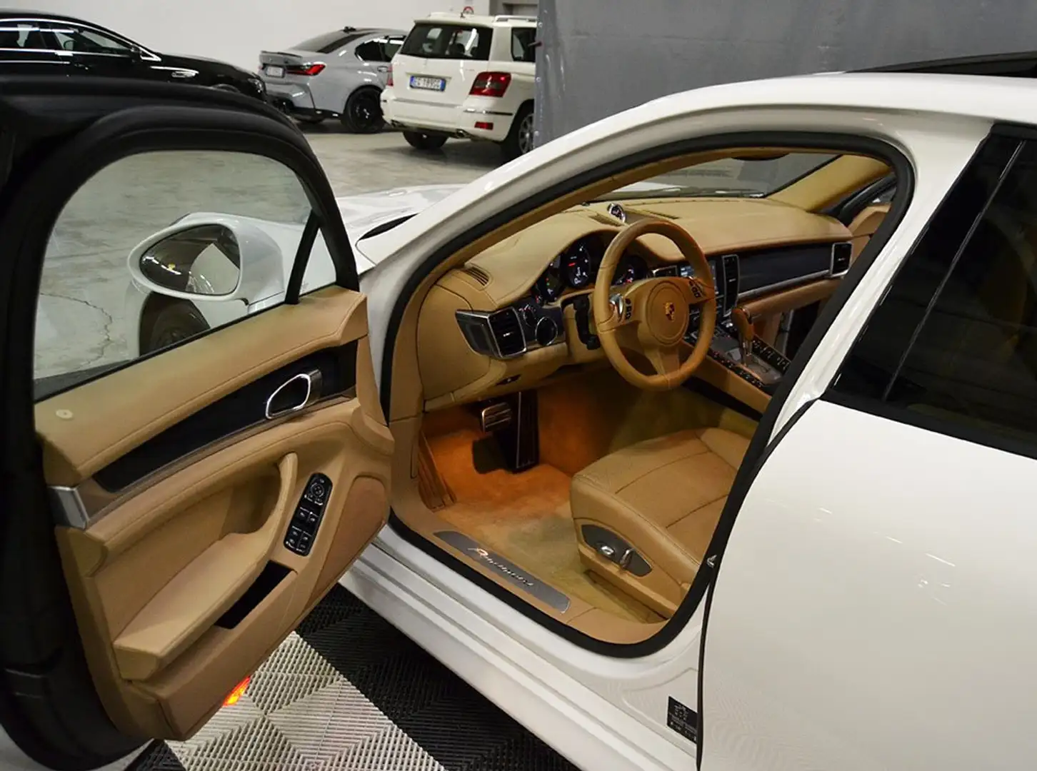 Porsche Panamera 3.0 Diesel Tetto-Sport Chrono-Dvd Post-Pasm Bianco - 2