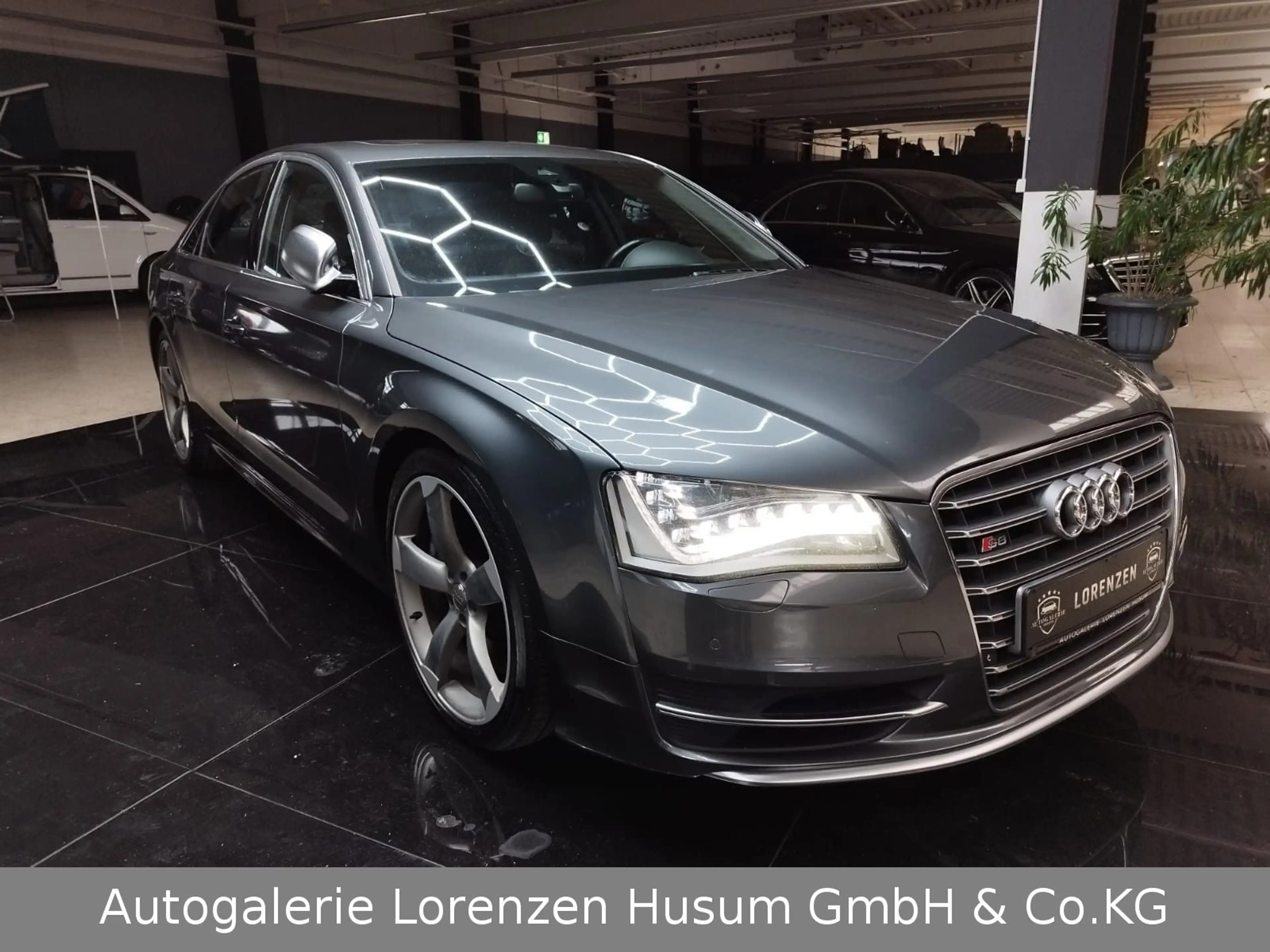 Audi S8 4.0 TFSI quattro S-LINE / LED / 520PS / Pano — photo 3