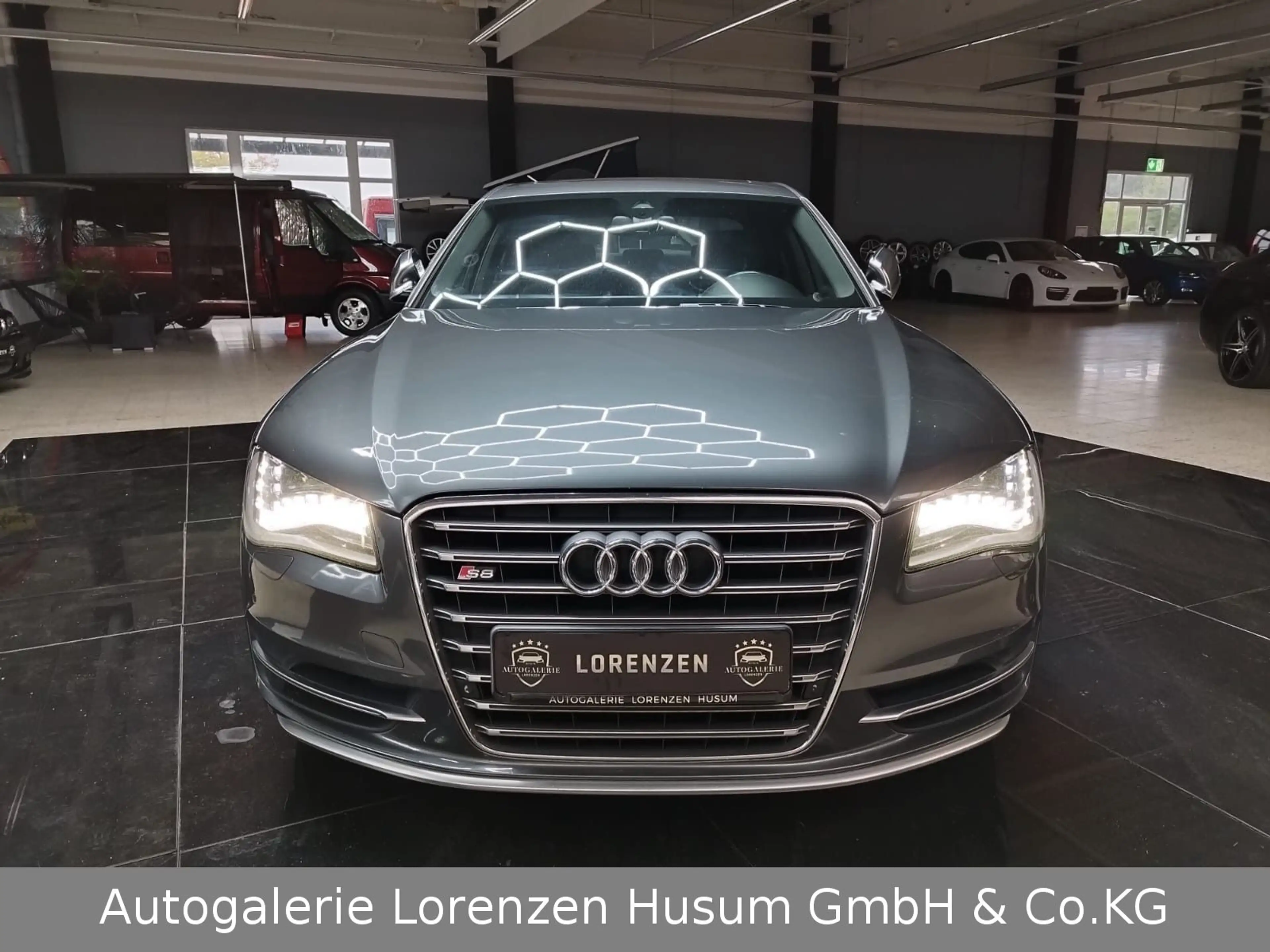 Audi S8 4.0 TFSI quattro S-LINE / LED / 520PS / Pano — photo 2