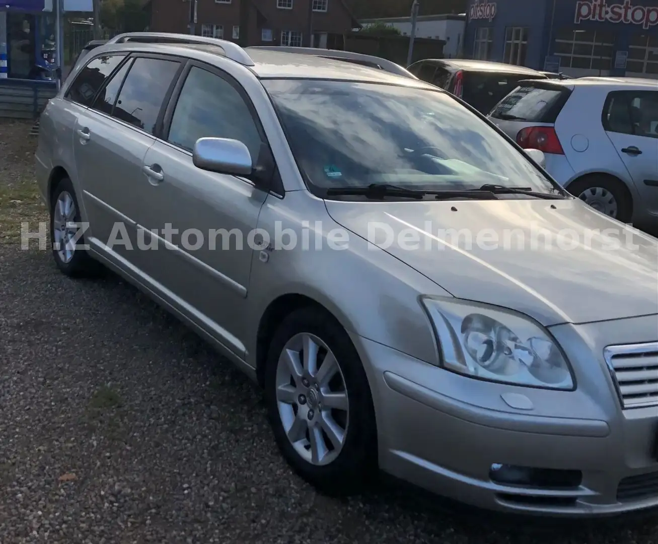 Toyota Avensis Kombi 2.2L D-CAT Executive / Kein TÜV Silber - 2