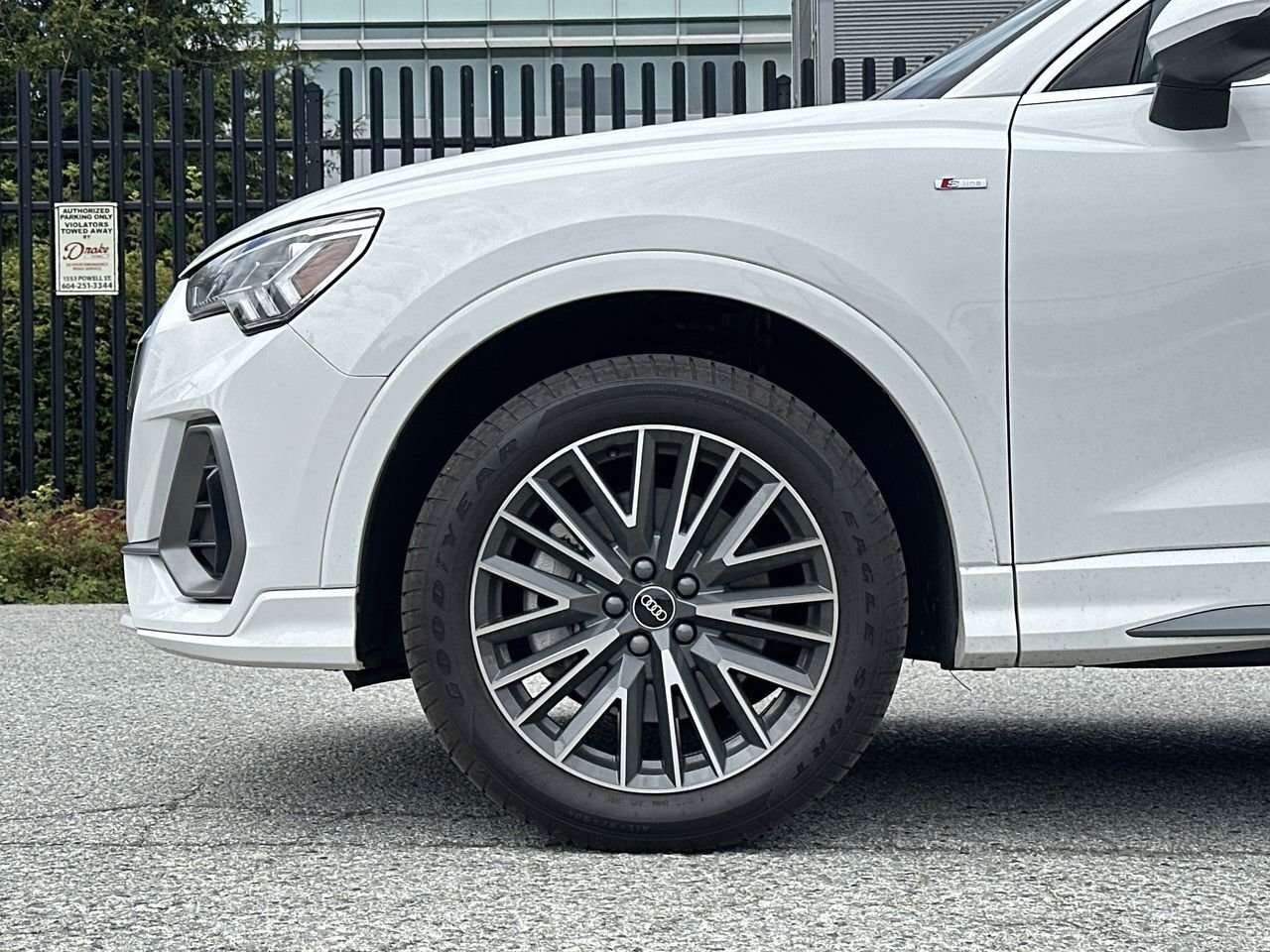 2022 Audi Q3 Heated Leather! Low kms! 4 cyl thumb 18