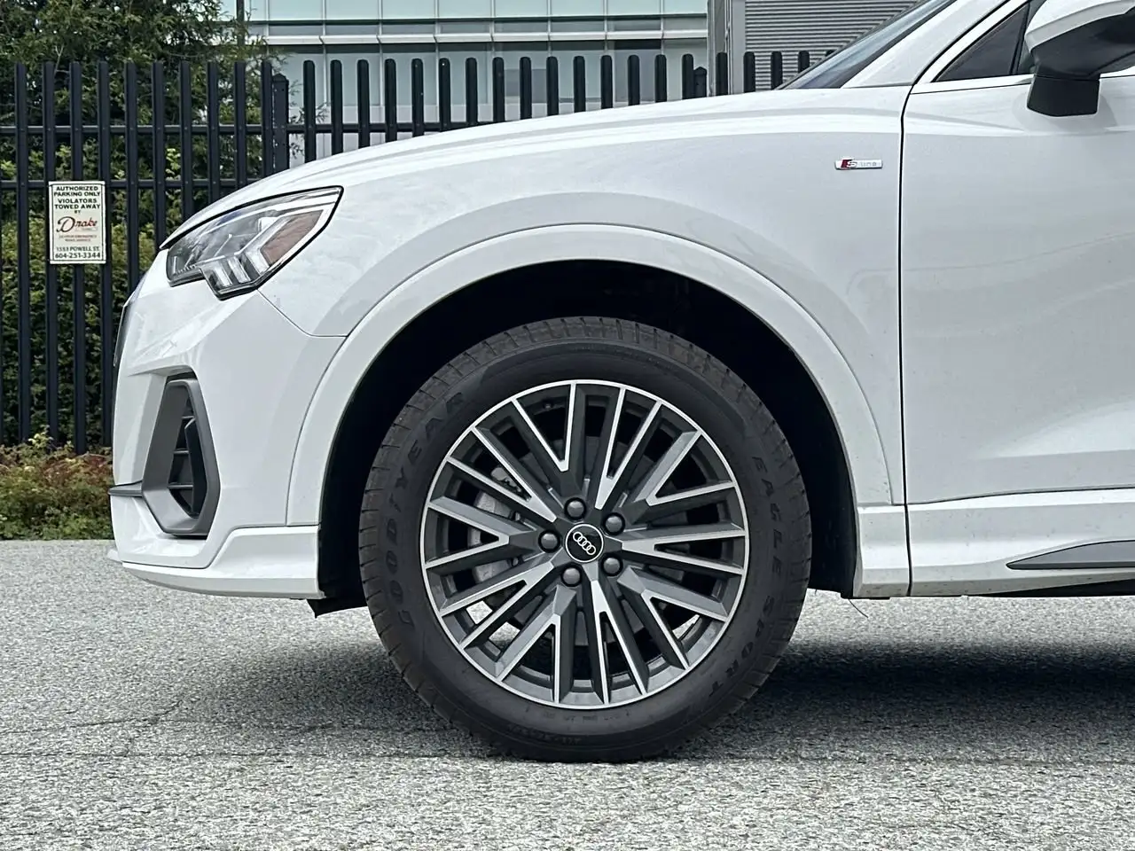 Audi Q3 photo Audi Q3