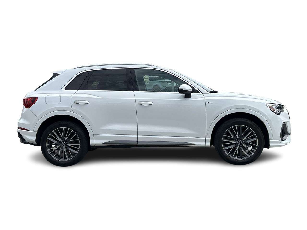 2022 Audi Q3 Heated Leather! Low kms! 4 cyl thumb 16