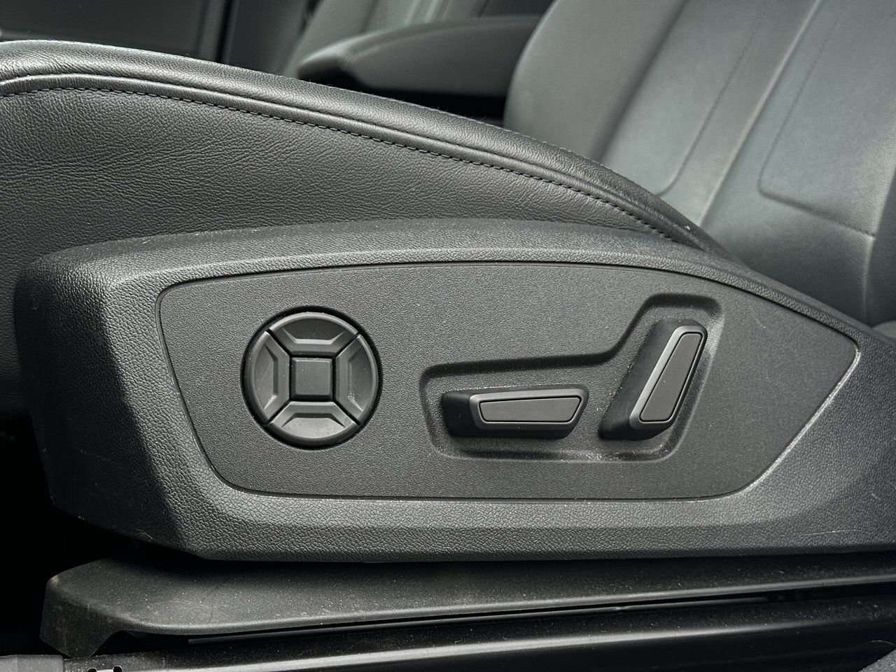 2022 Audi Q3 Heated Leather! Low kms! 4 cyl thumb 20